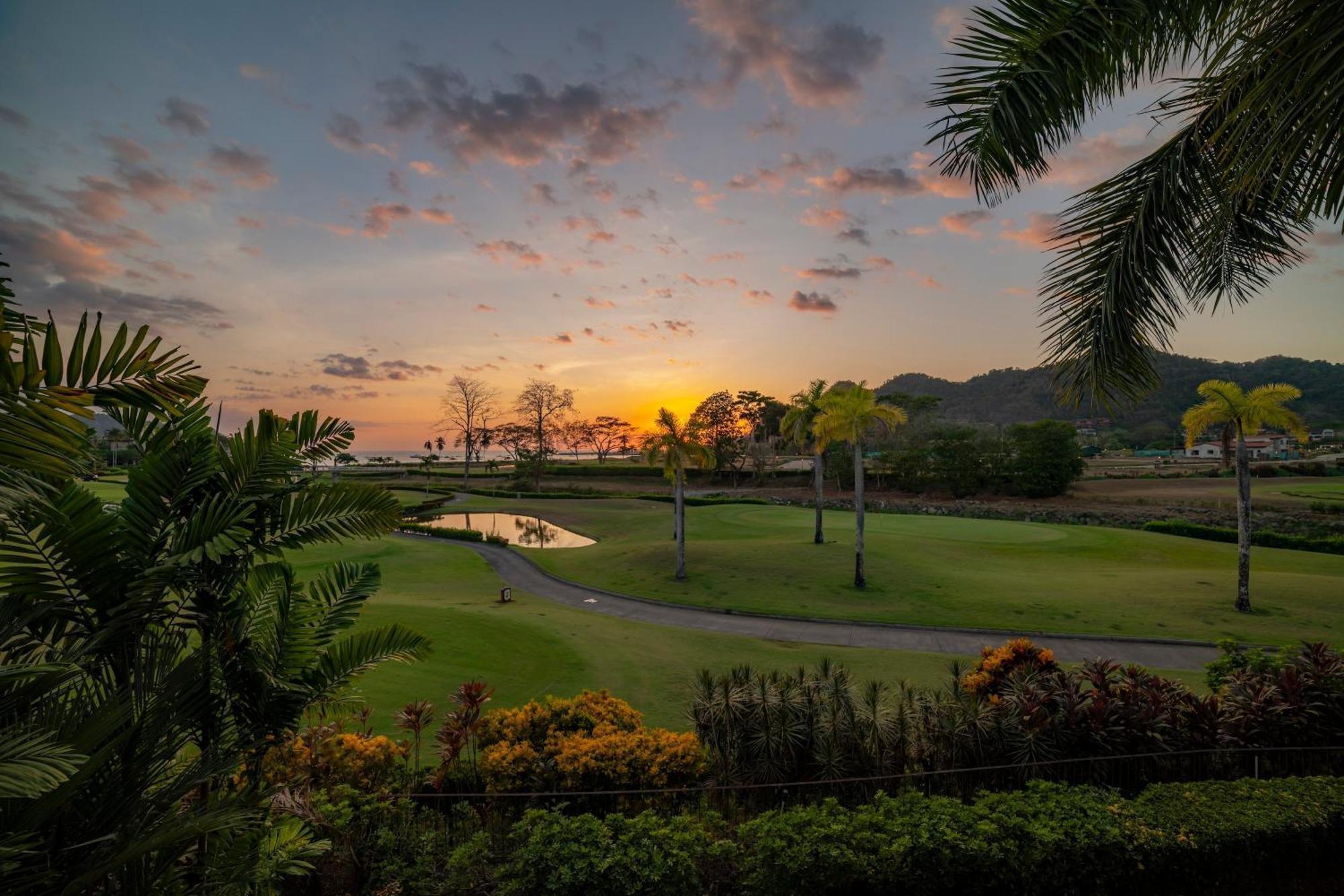 Ocean View Del Mar 1g By In Cr * Playa Herradura (Puntarenas)