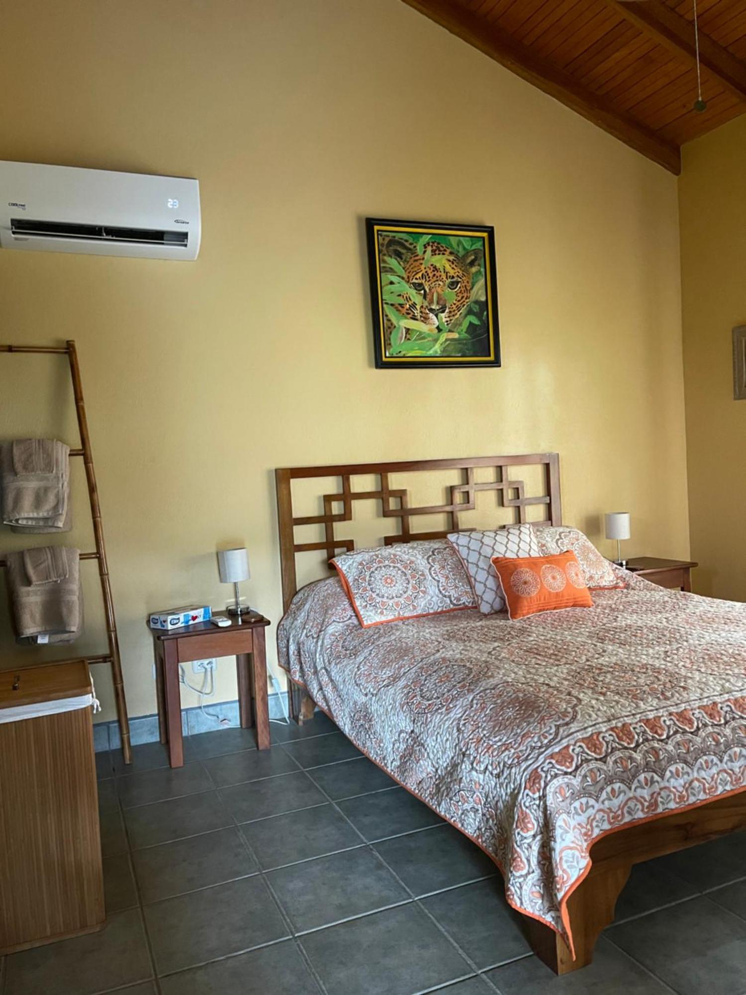 Lodge Mango Tree Coronado