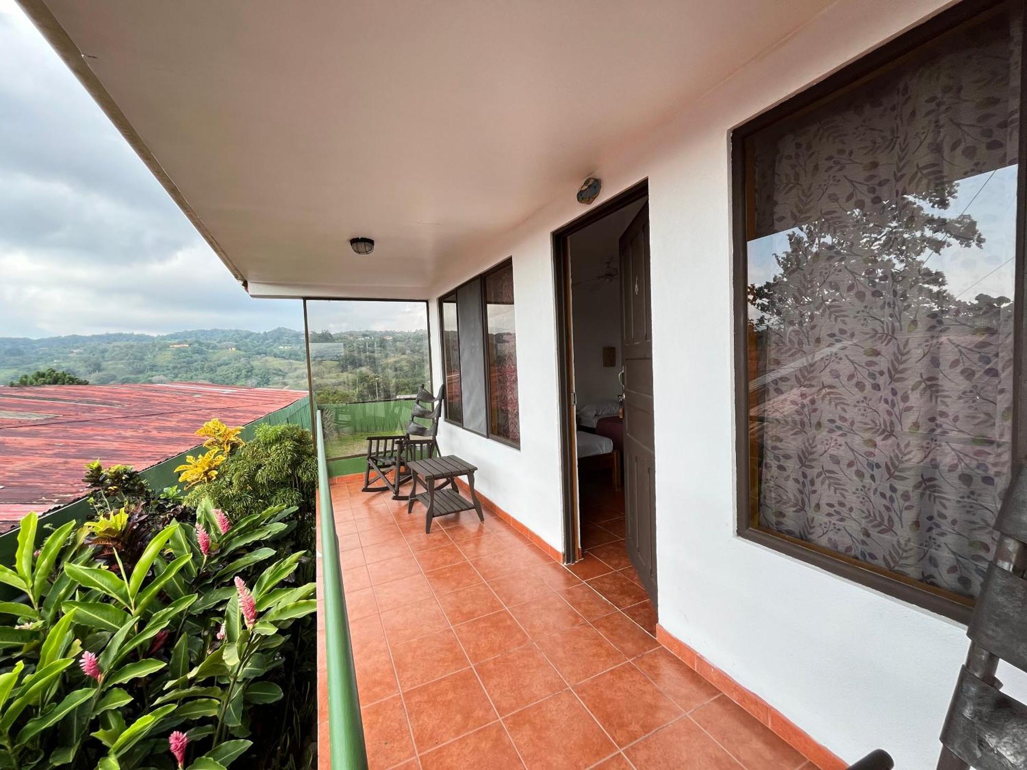 Downtown, Private With Bathroom * Nuevo Arenal