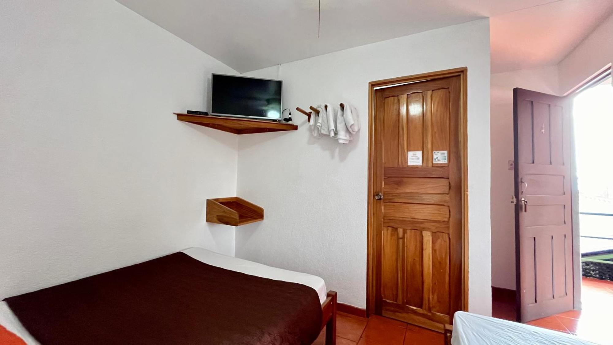 Downtown, Private With Bathroom Nuevo Arenal