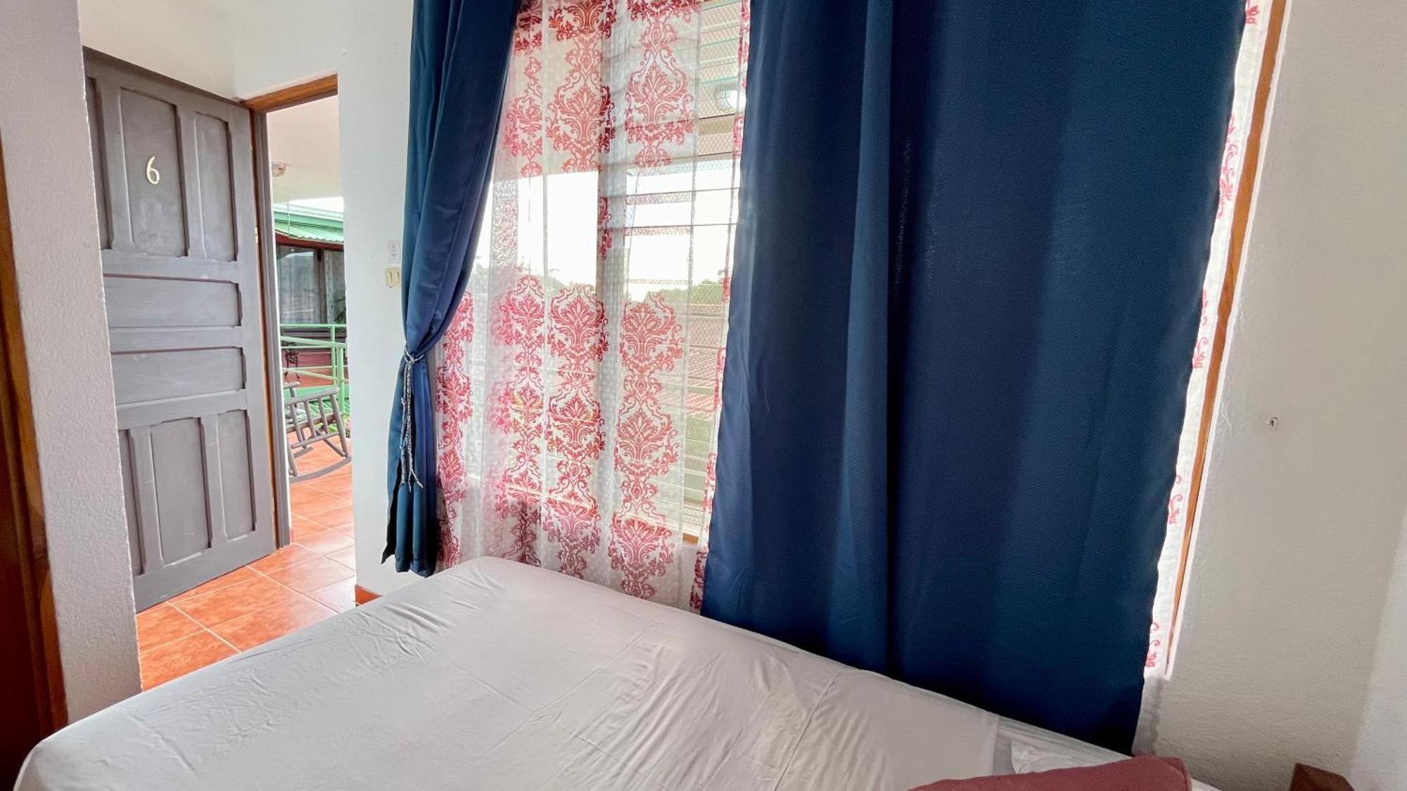 Capsule hotel Downtown, Private With Bathroom Nuevo Arenal