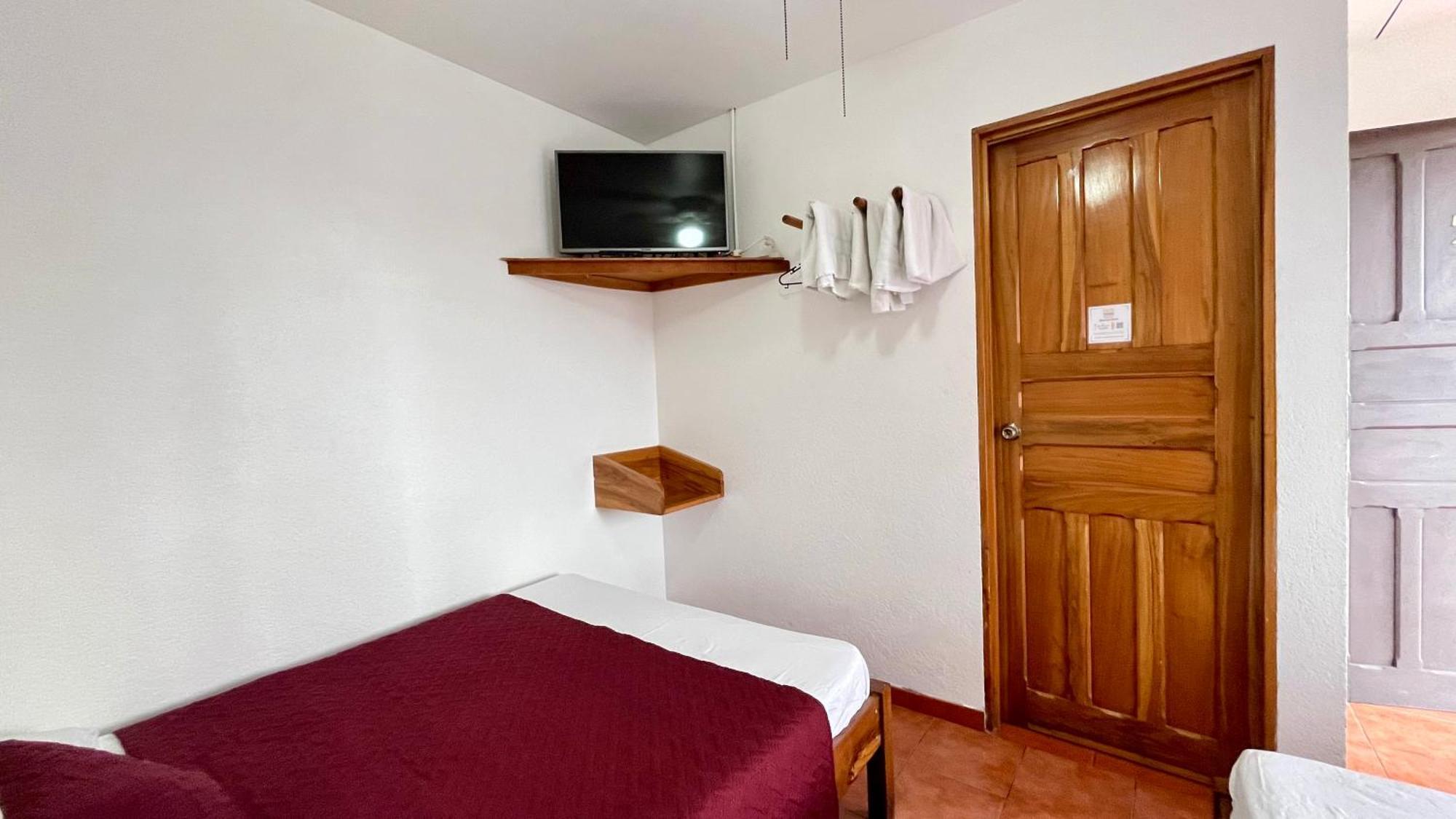 Downtown, Private With Bathroom * Nuevo Arenal