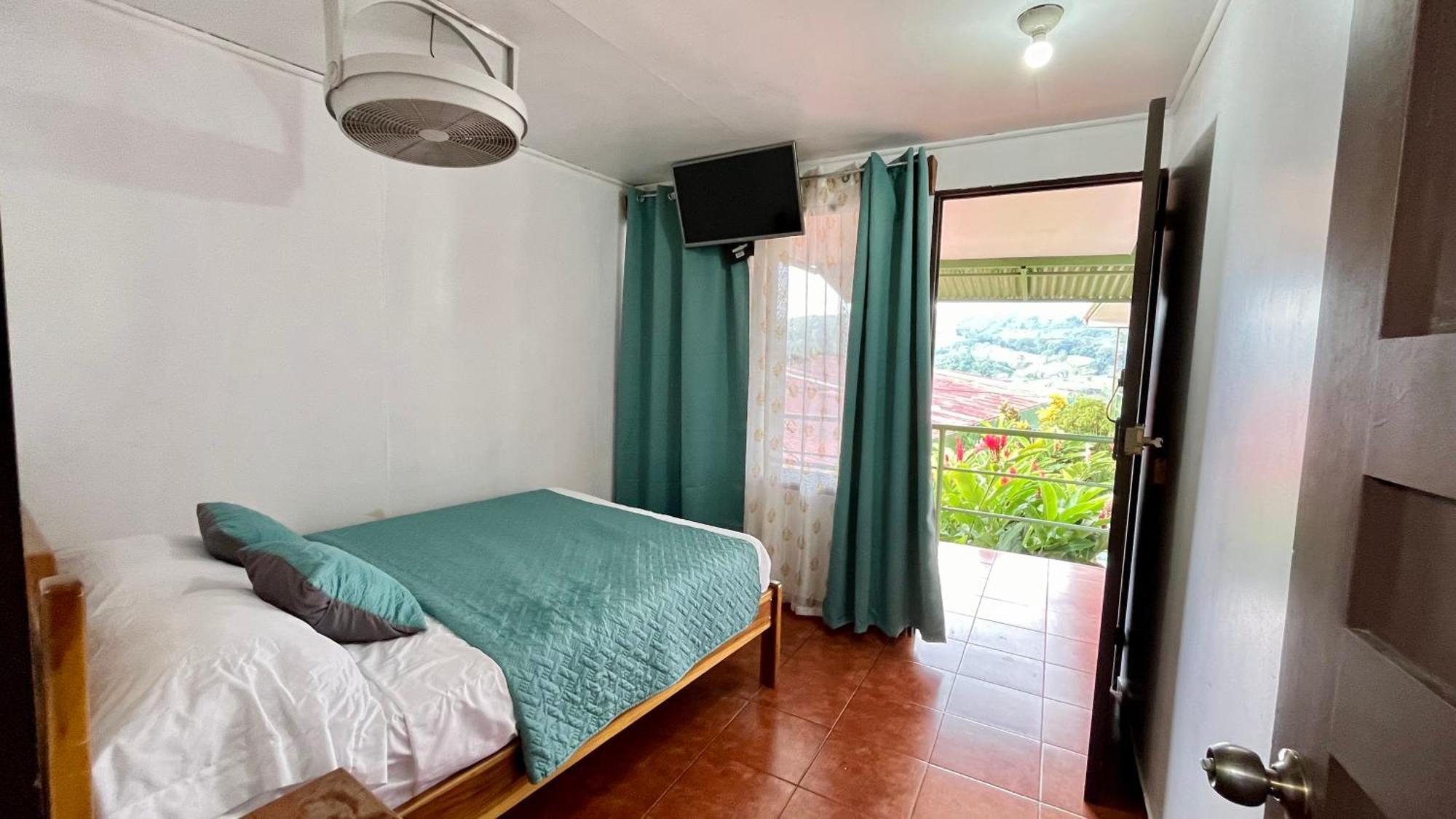 Downtown, Private With Bathroom Nuevo Arenal