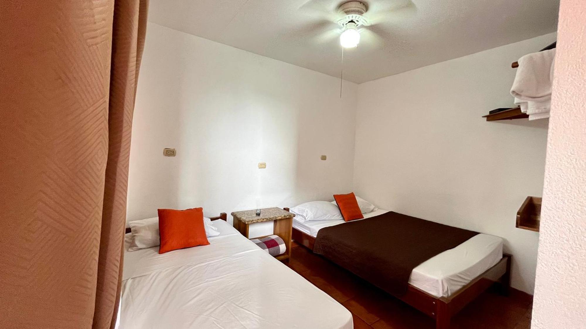 Downtown, Private With Bathroom Nuevo Arenal