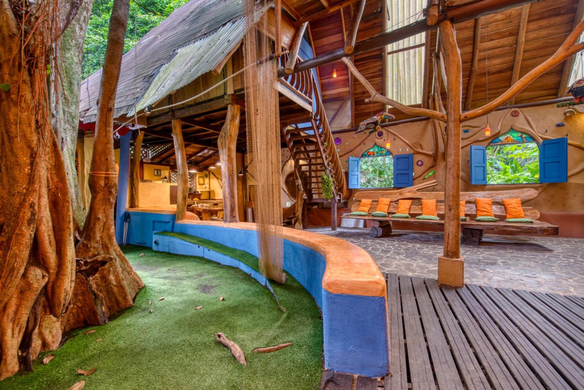 Lodge Tree House Beachfront *