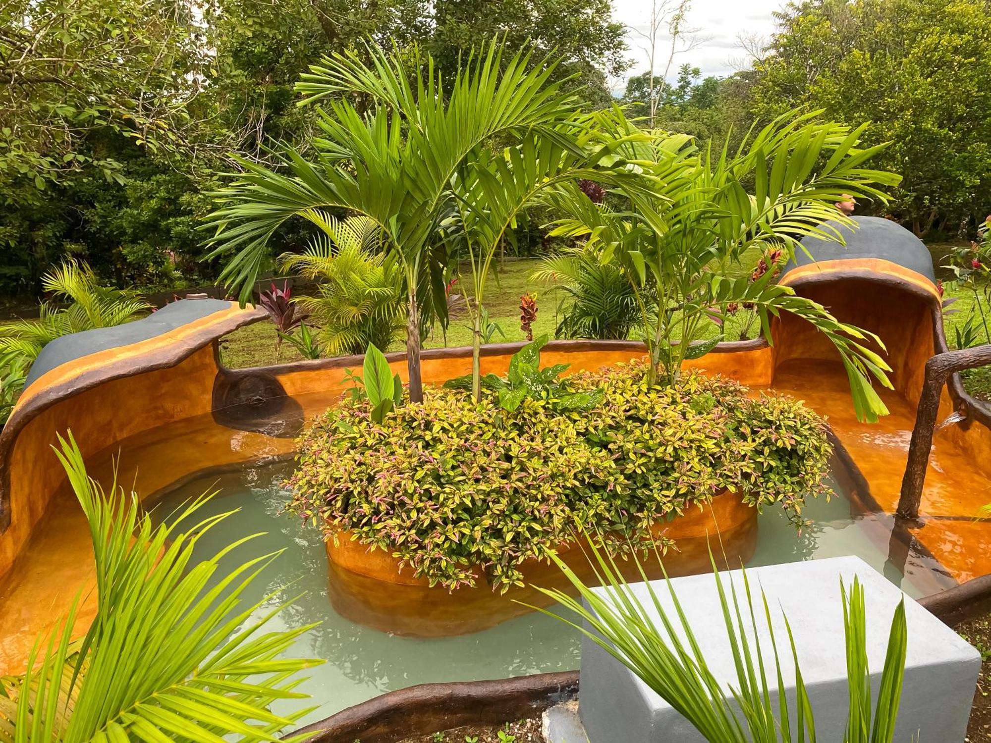 Heliconias Nature & Hot Springs Hotel