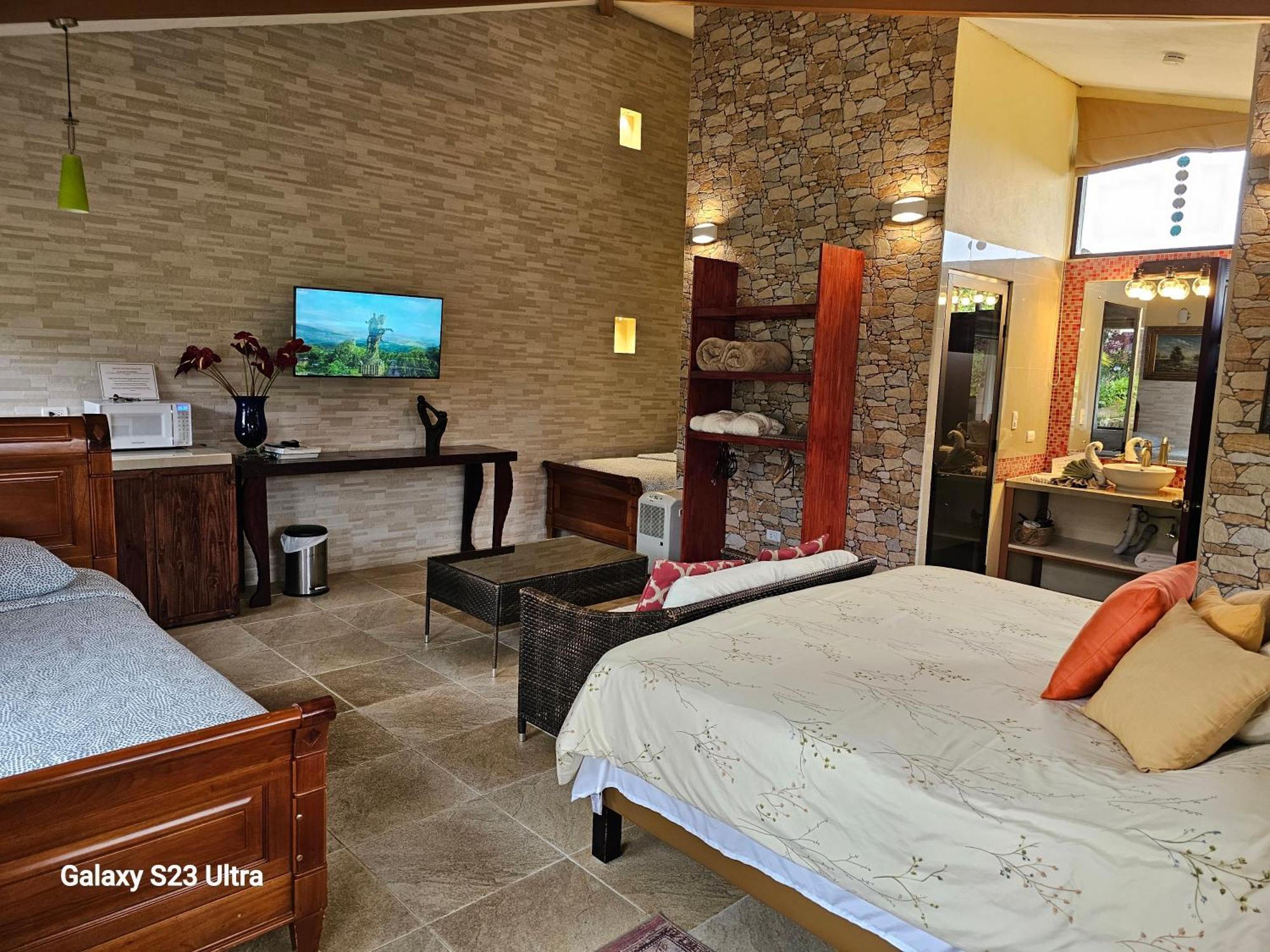 Hotel Finca Paraiso Mountain Retreat Near San Jose Airport