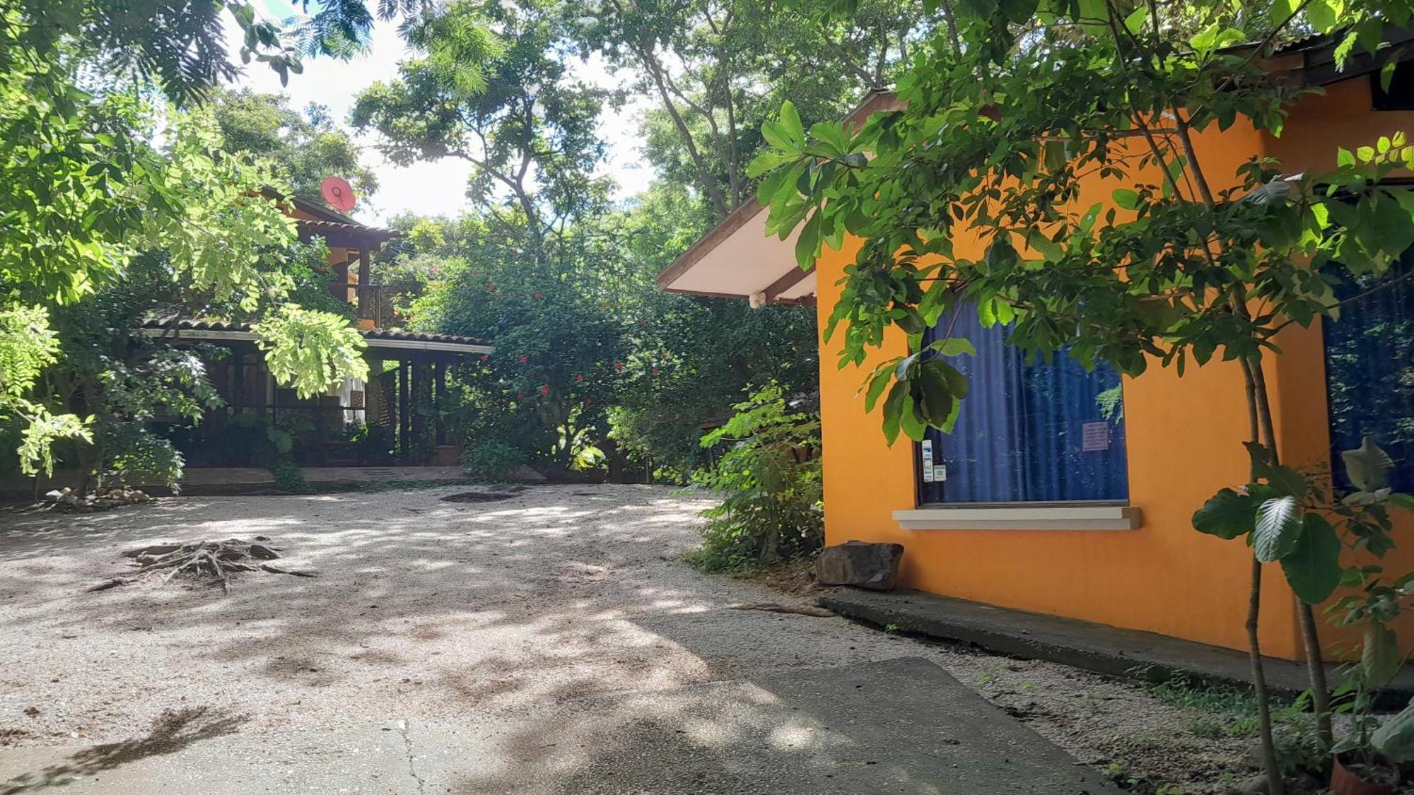 Cabinas La Playa 3*