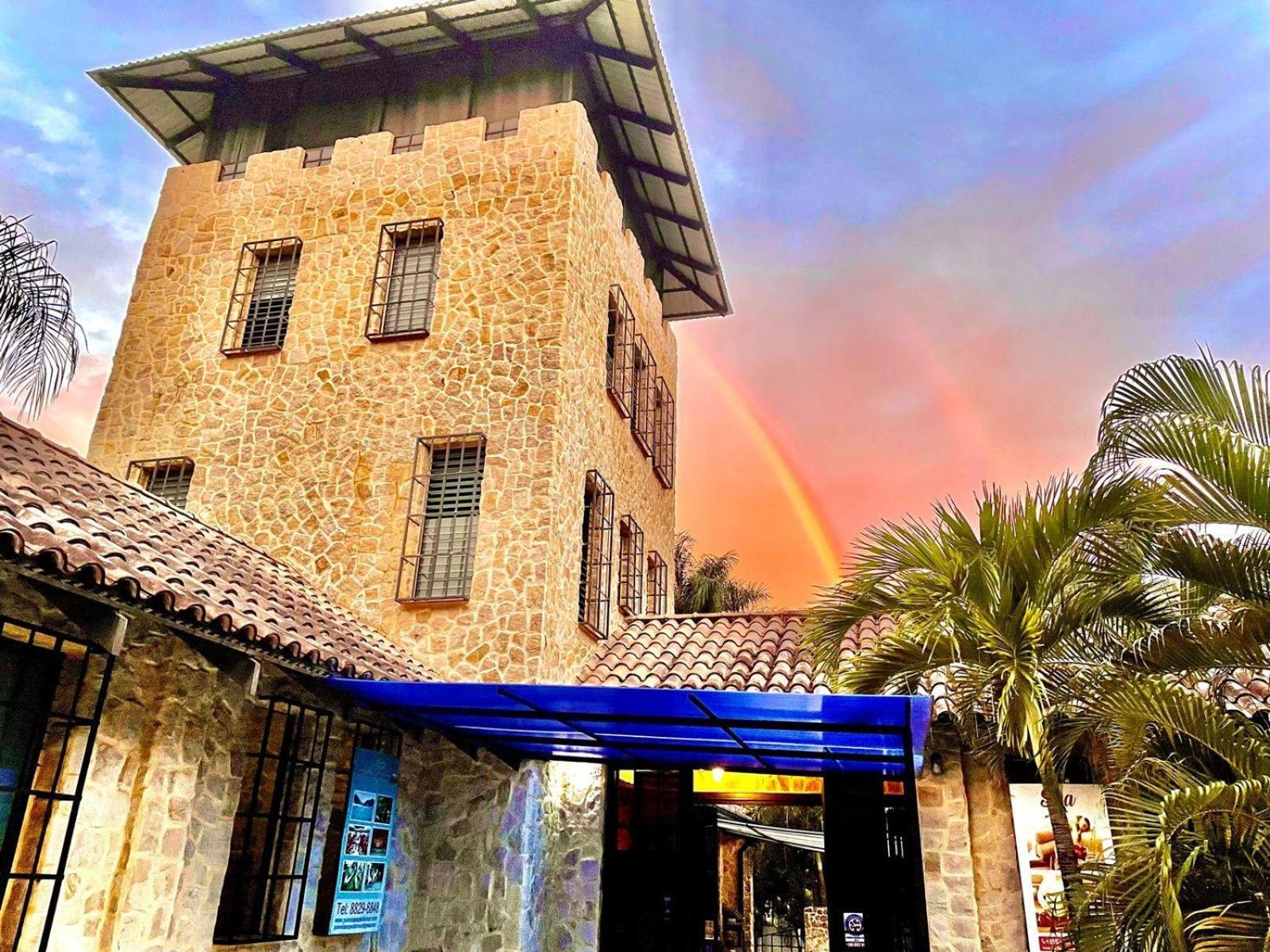 Country house Castillo Tambor & Restaurant Tambor (Alajuela)