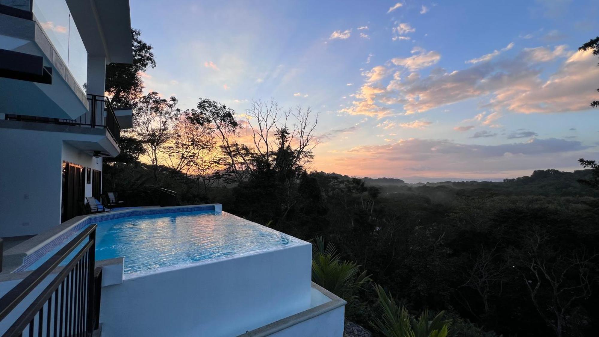 Vida Palace Jaco