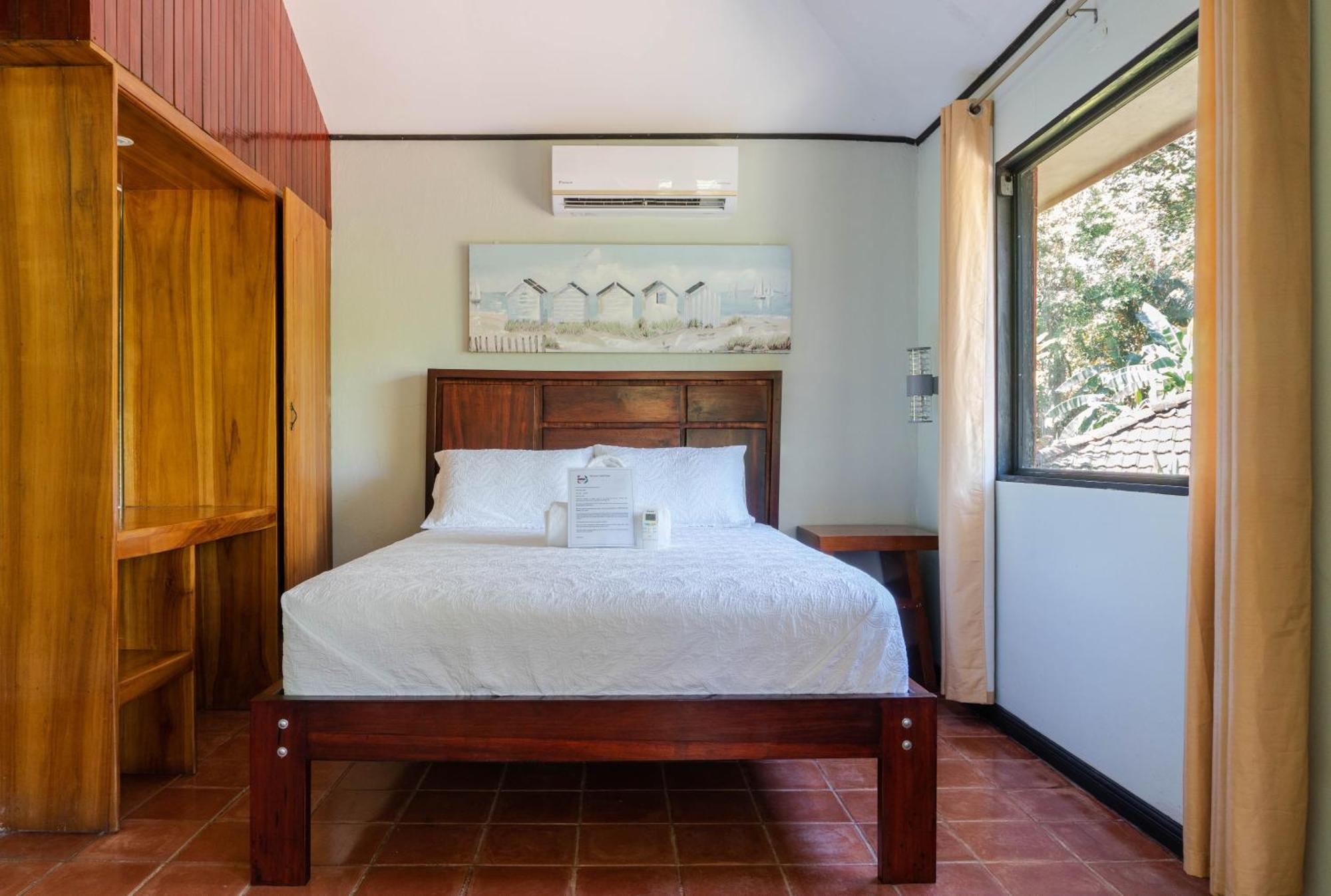 Bongo - Adults Only Manuel Antonio