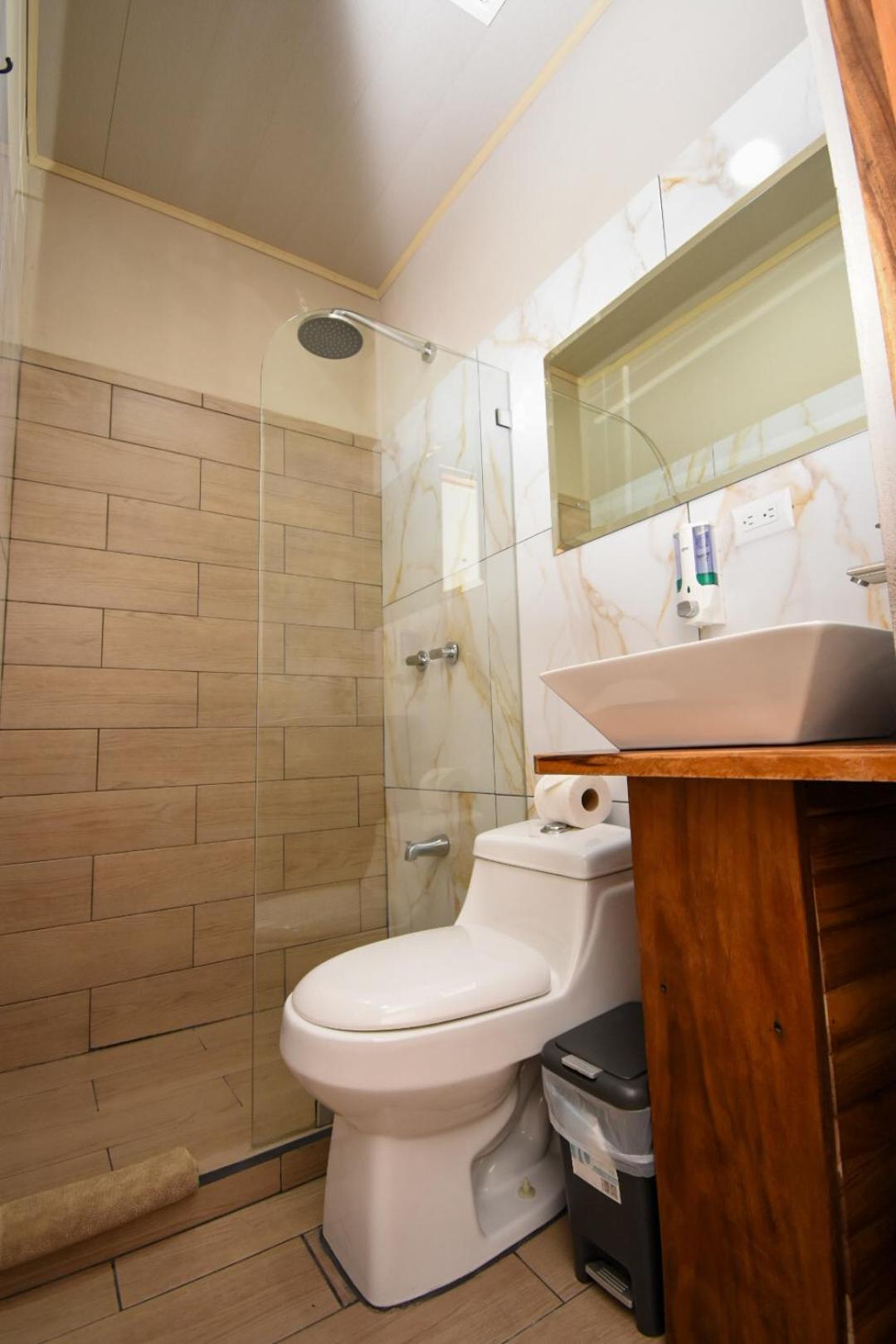 Bed & Breakfast Cabinas Eddy 2*