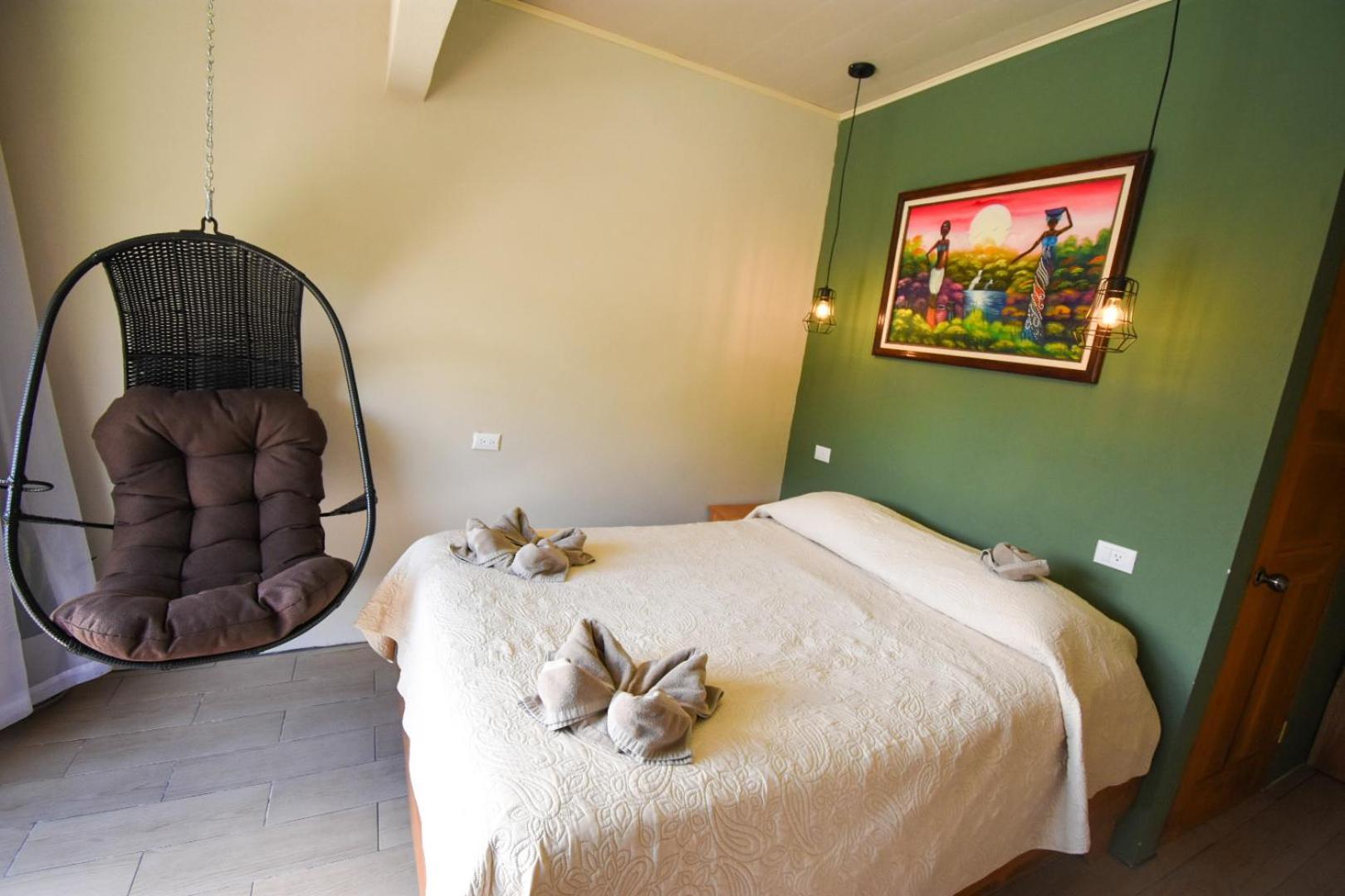 Cabinas Eddy Bed & Breakfast 2*