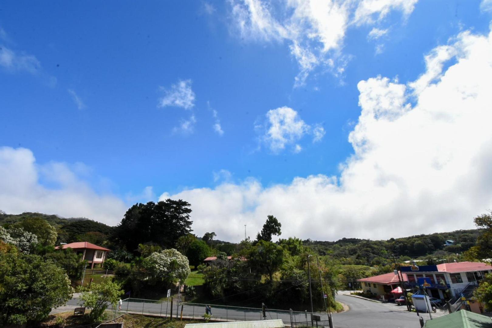 Bed & Breakfast Cabinas Eddy Monteverde