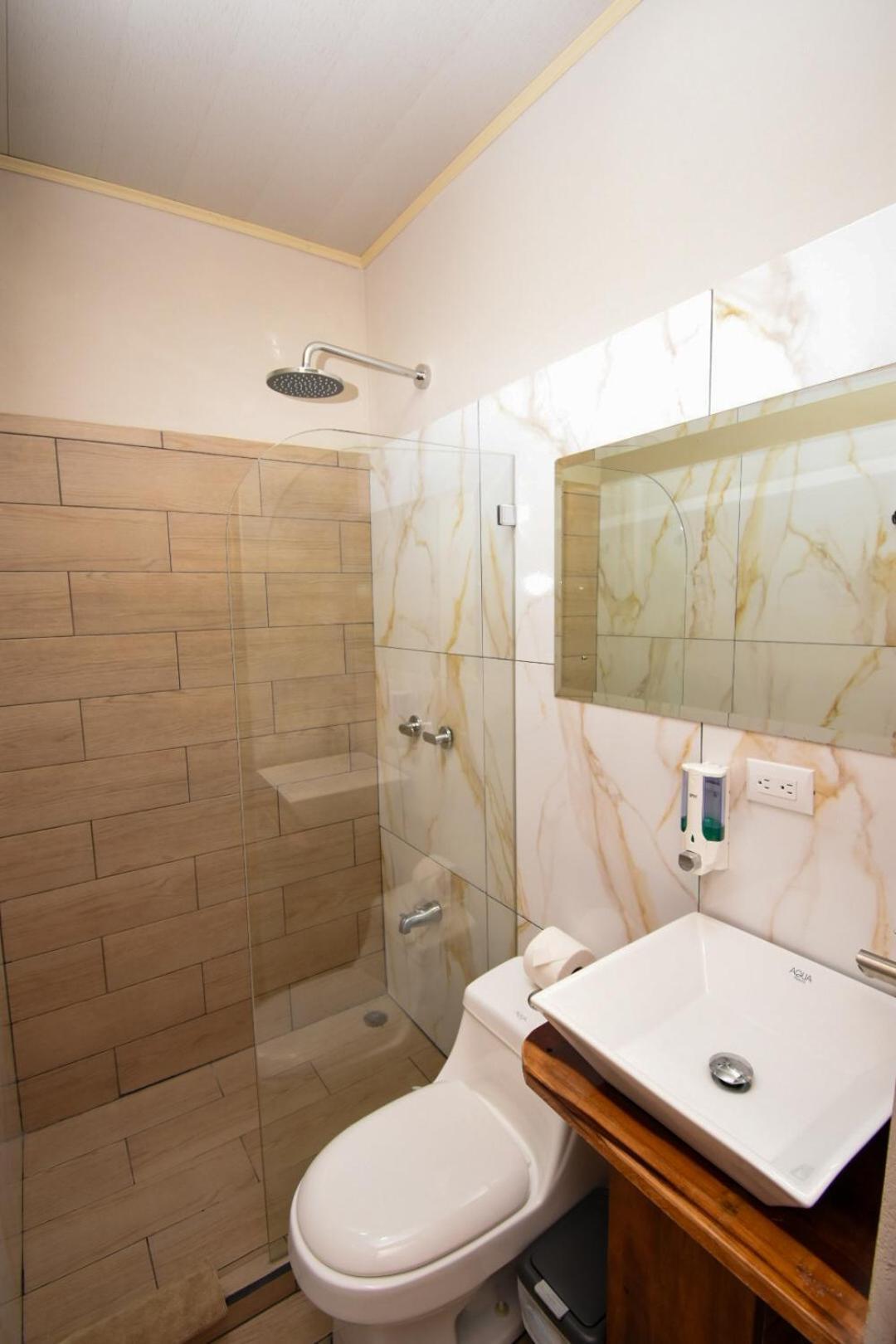 Bed & Breakfast Cabinas Eddy 2*