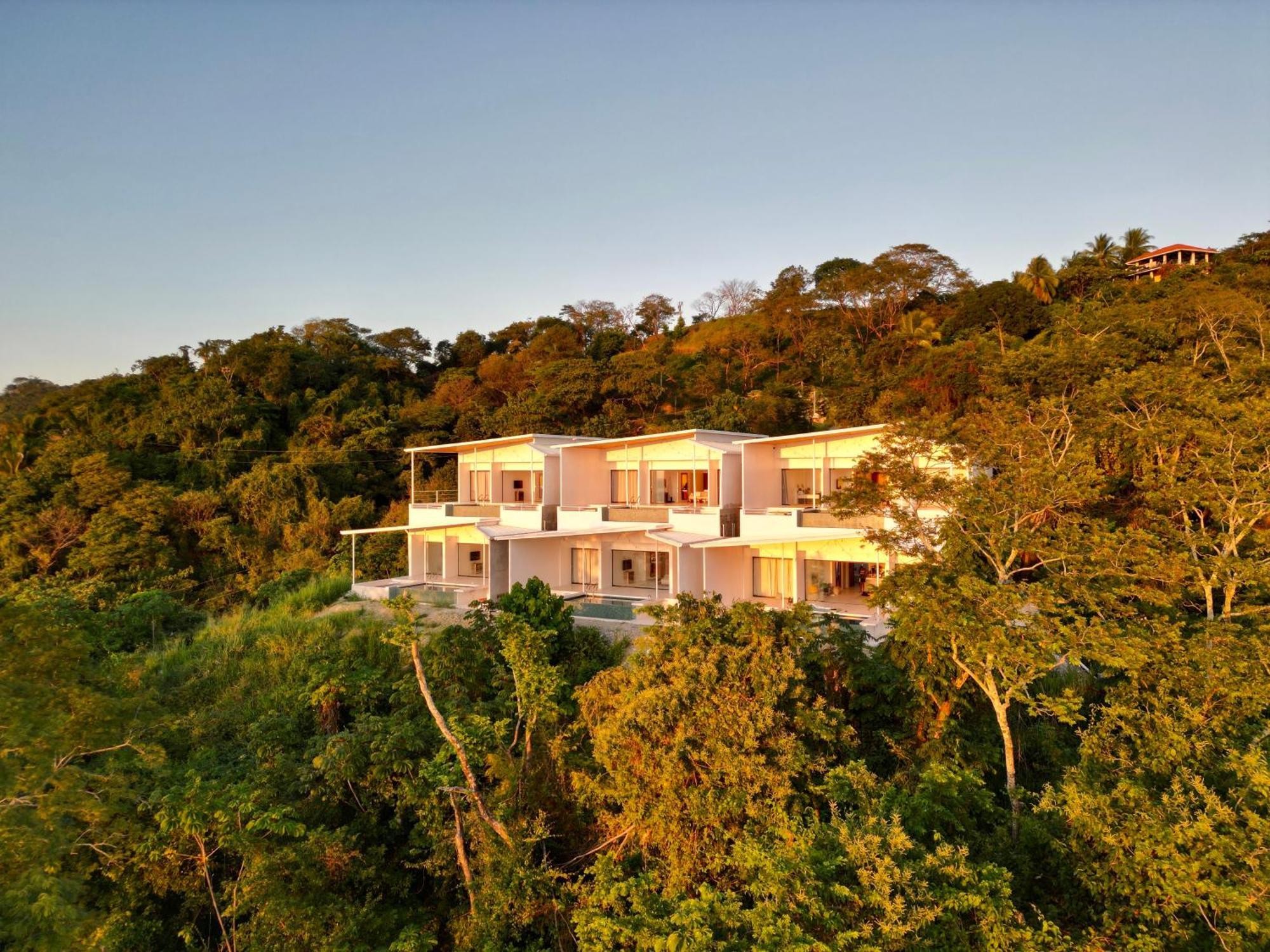 Les Roches - Paradise Retreat *