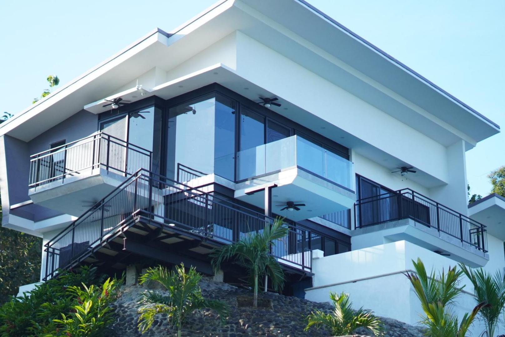 Vida Palace *
