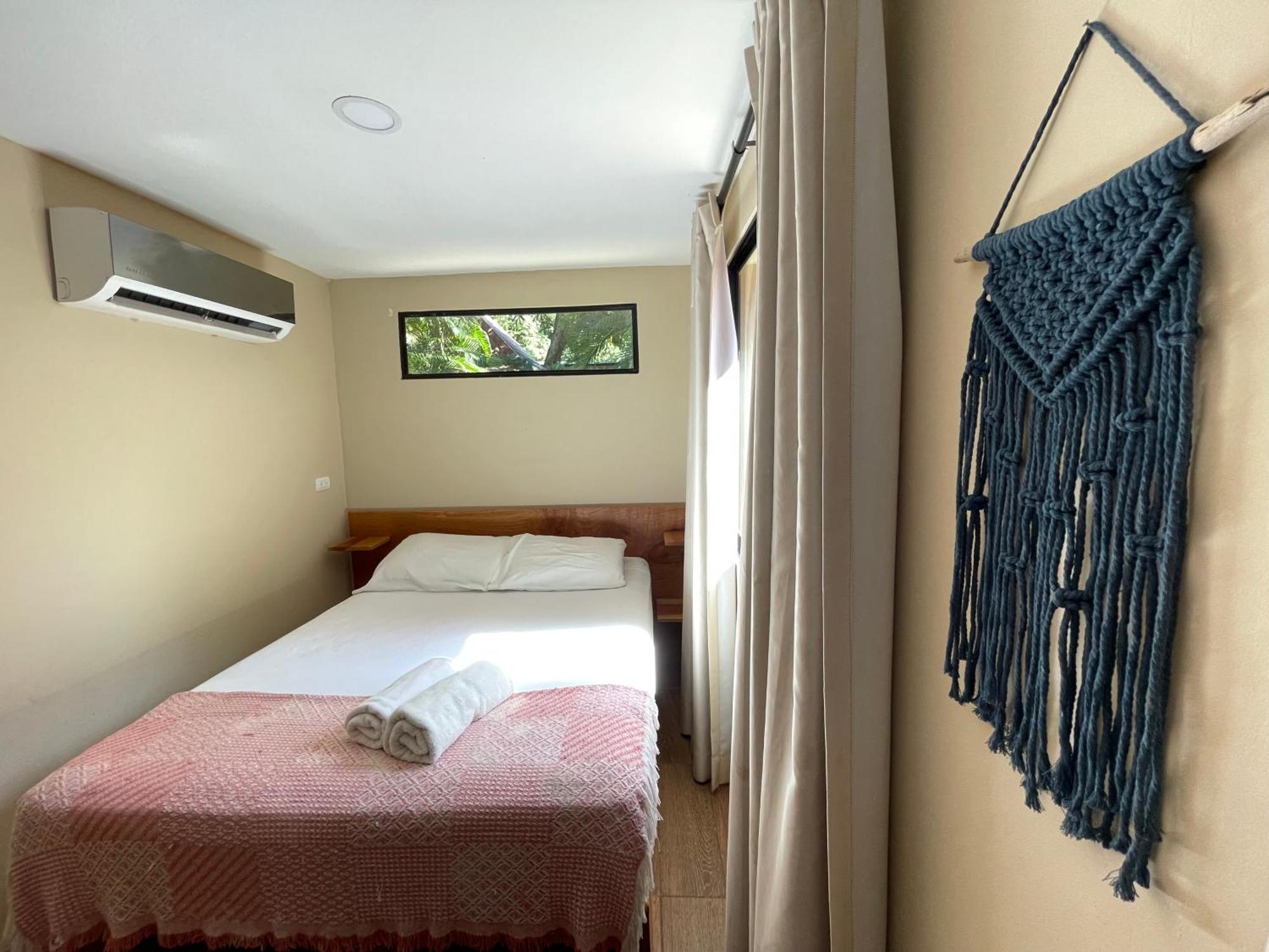 Salty Enthusiasts Share House & Hostel