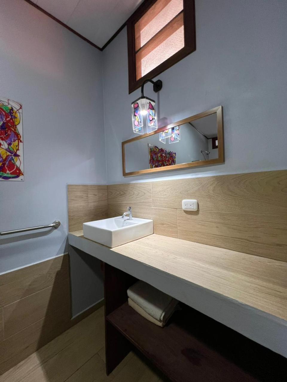 Amimodobeachrooms Inn
