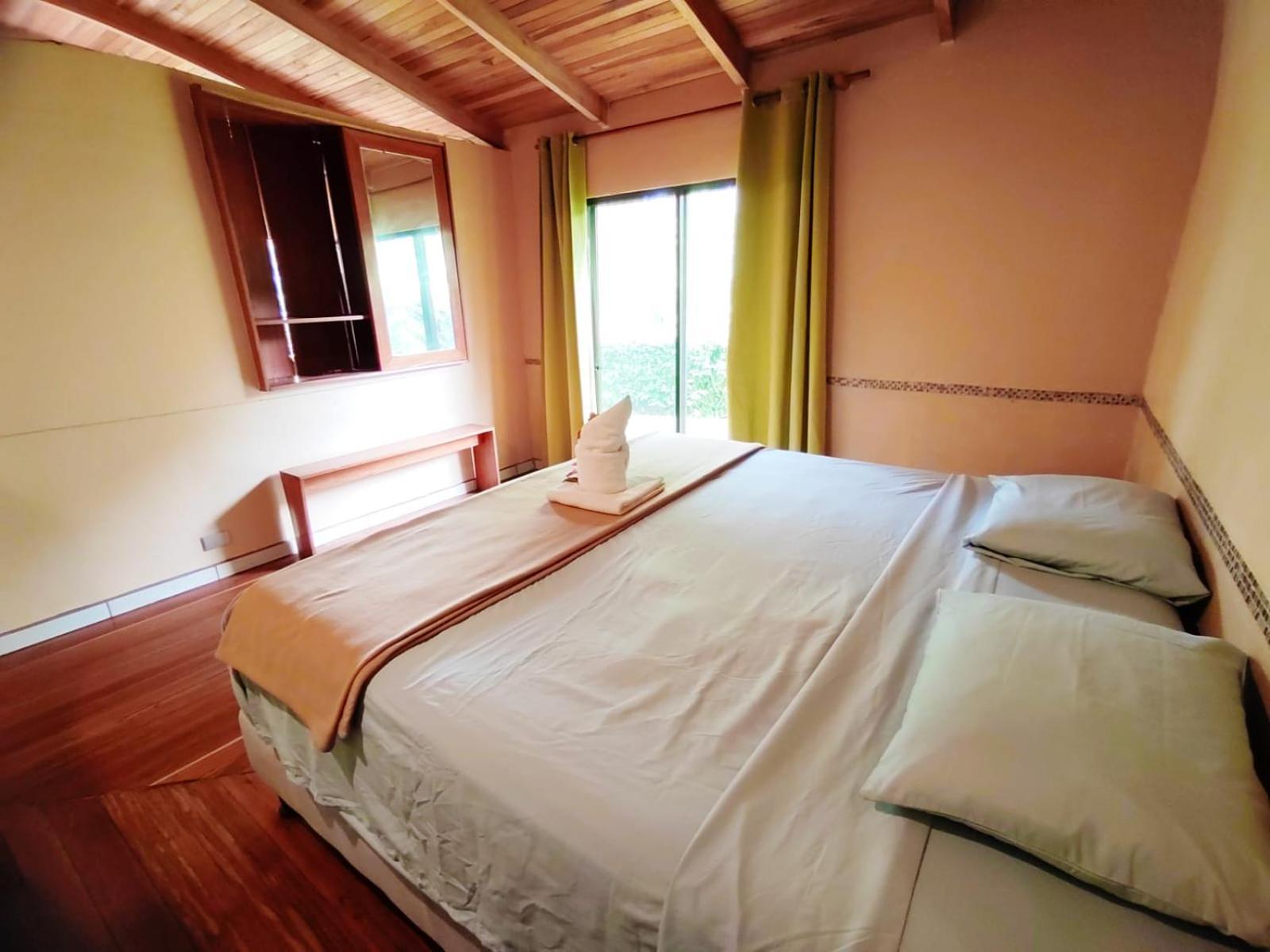 Lodge Essence Arenal & Yoga *