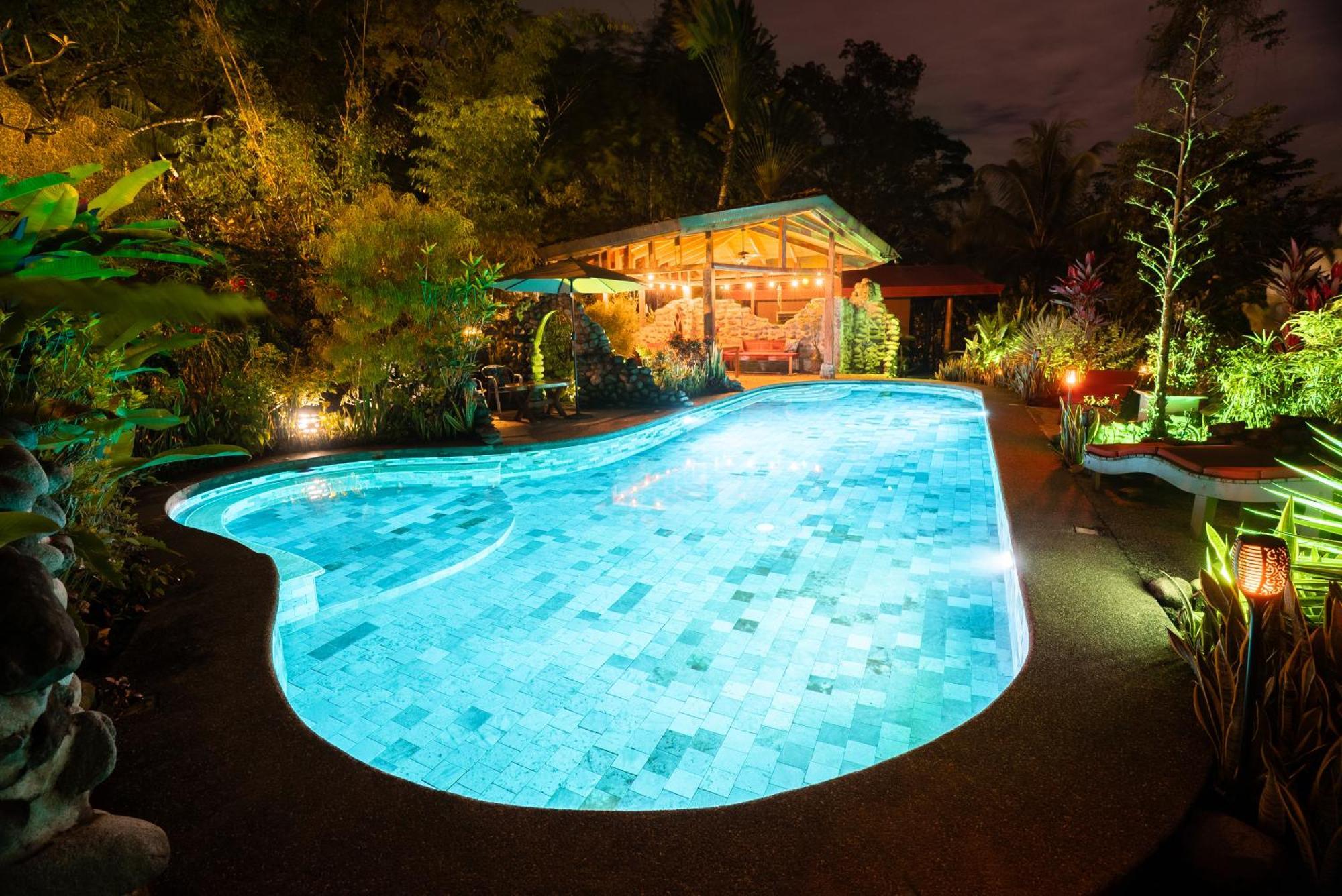Tortuga Premium Riverfront Jungle With Jacuzzi And Pool Villa Uvita