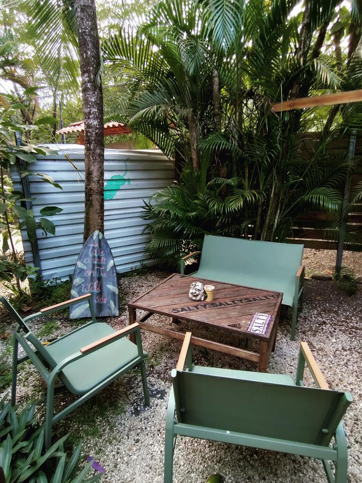Salty Enthusiasts Share House & Hostel