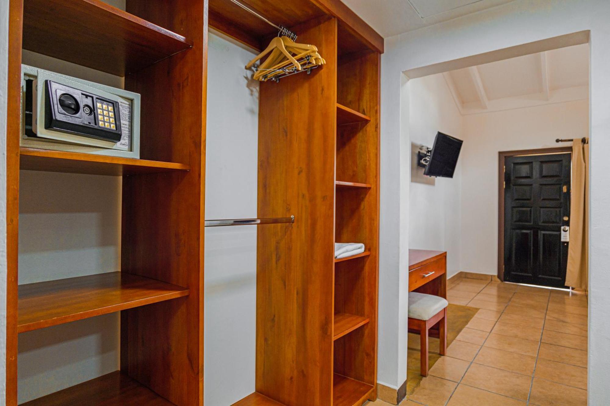 Condovac La Costa Hotel