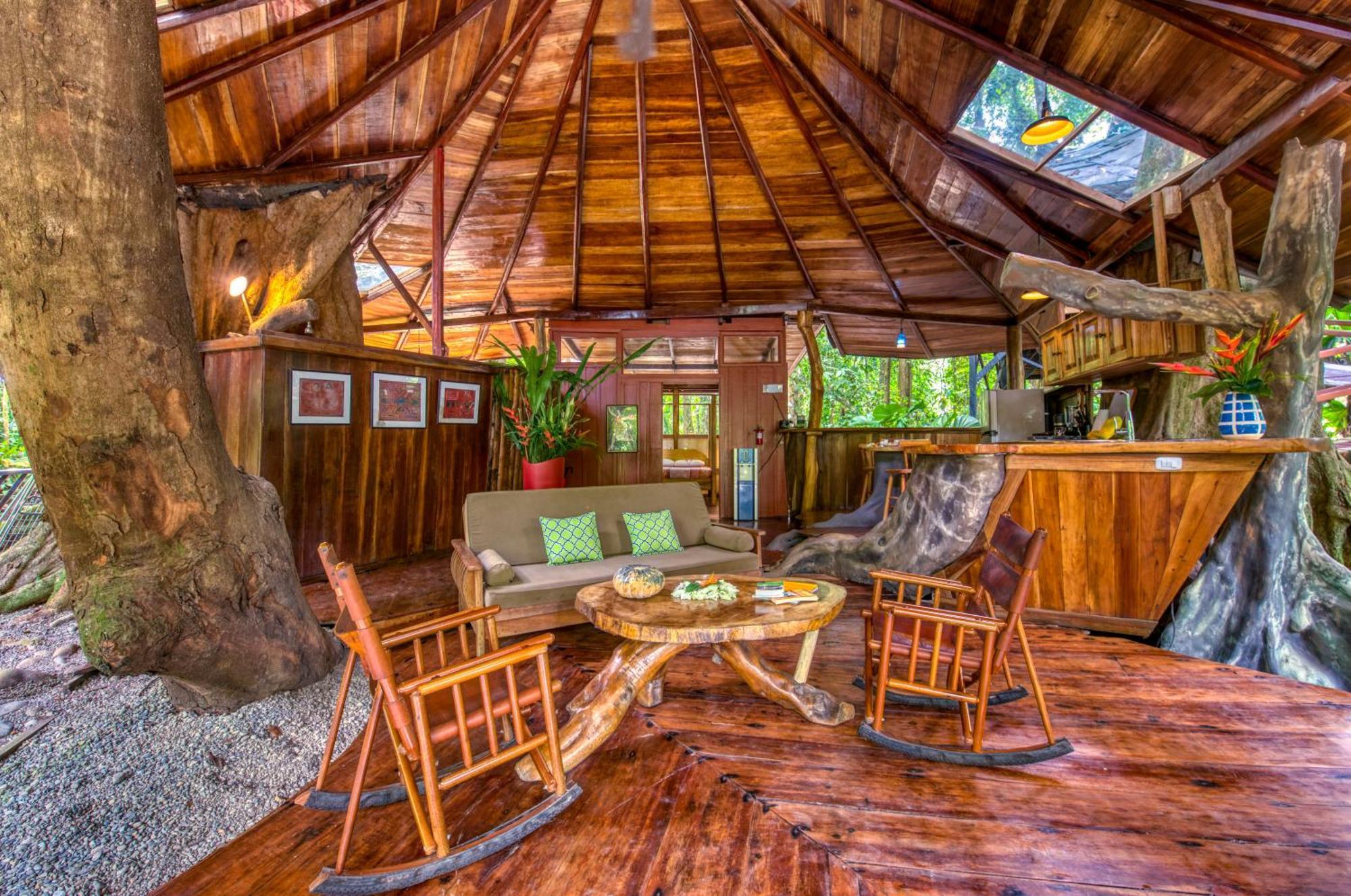 Lodge Tree House Beachfront