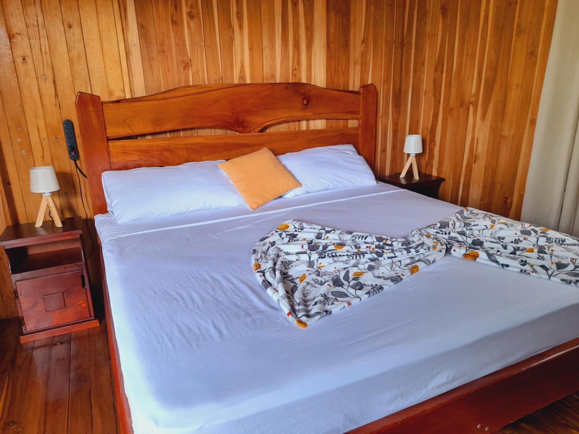 Lodge Onca Tours & Treehouses