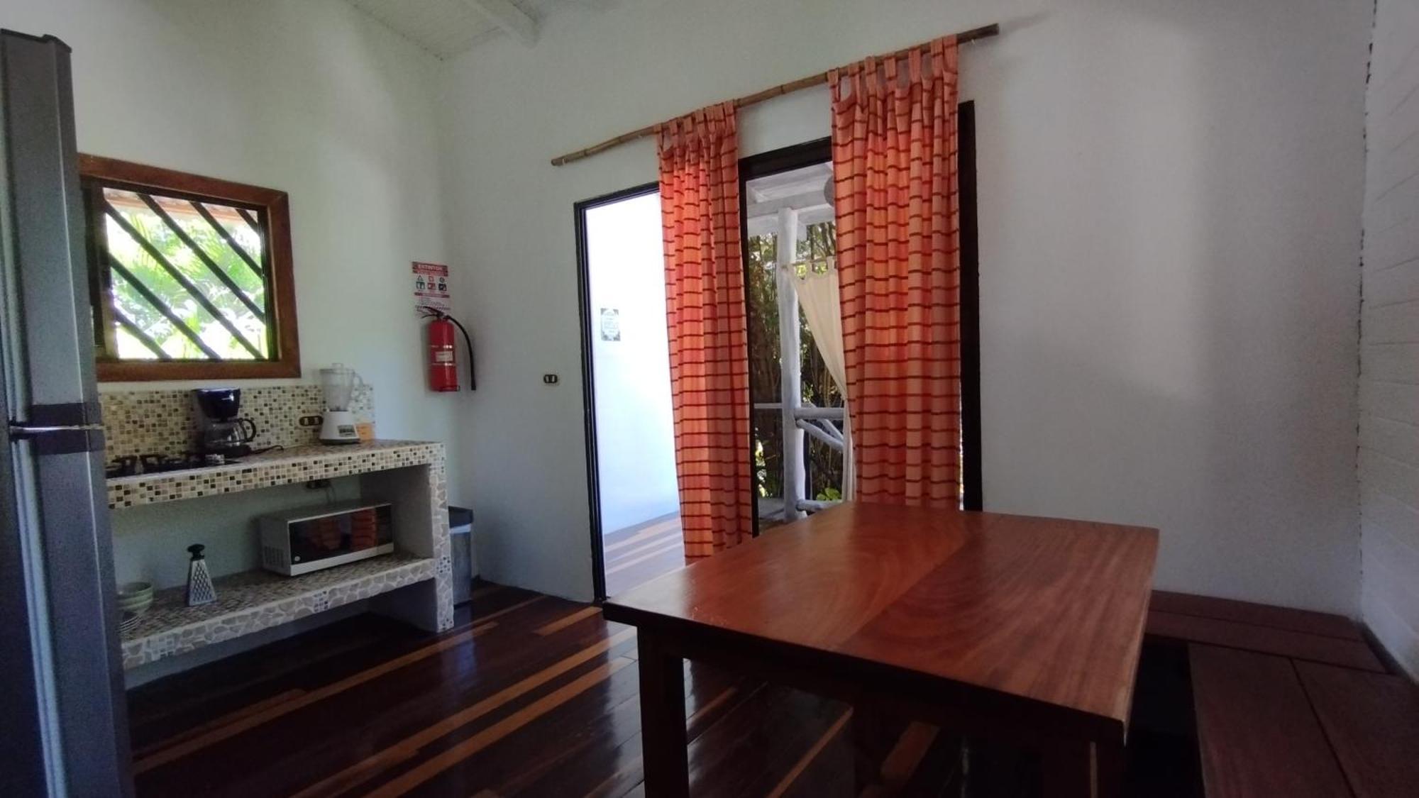 Raratonga Hotel 2*