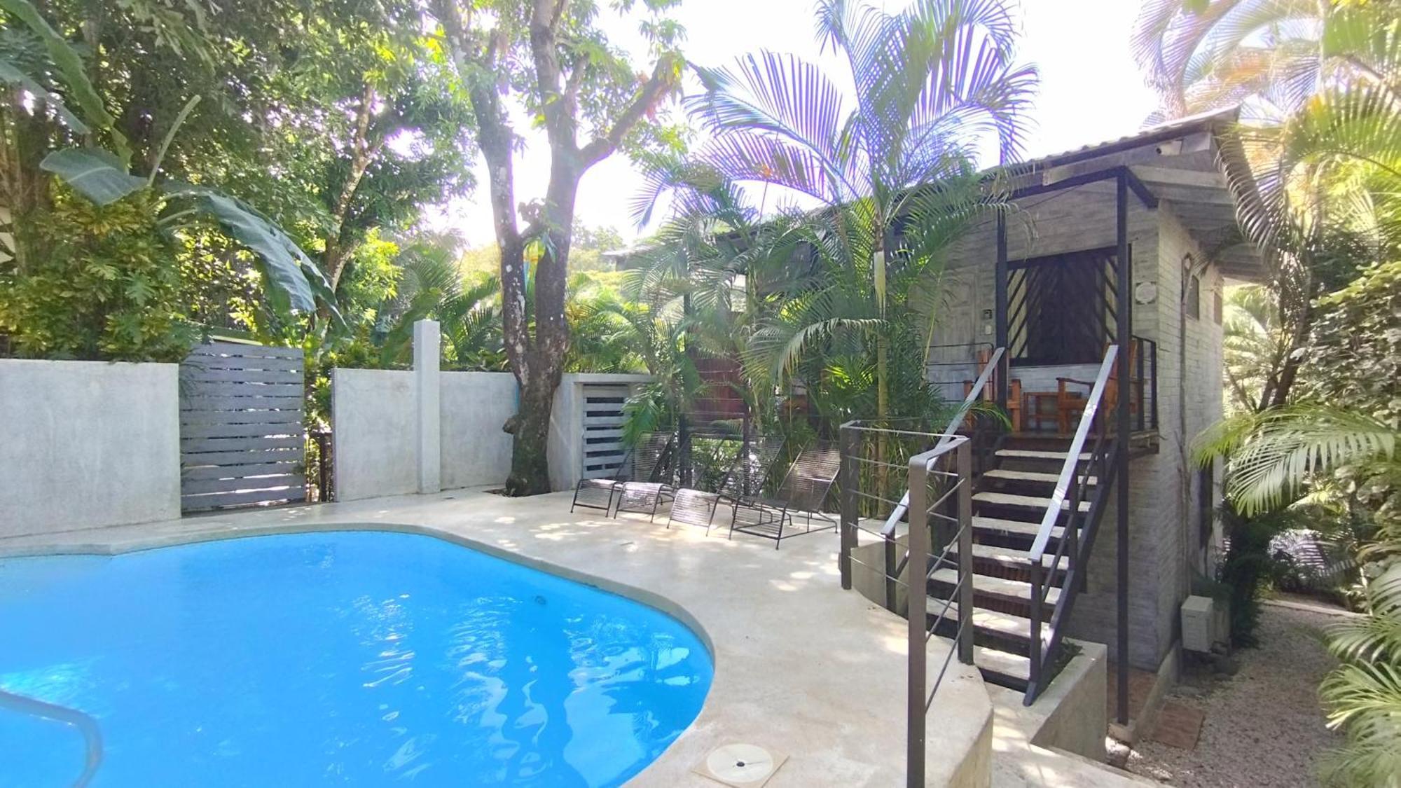 Raratonga Hotel 2*