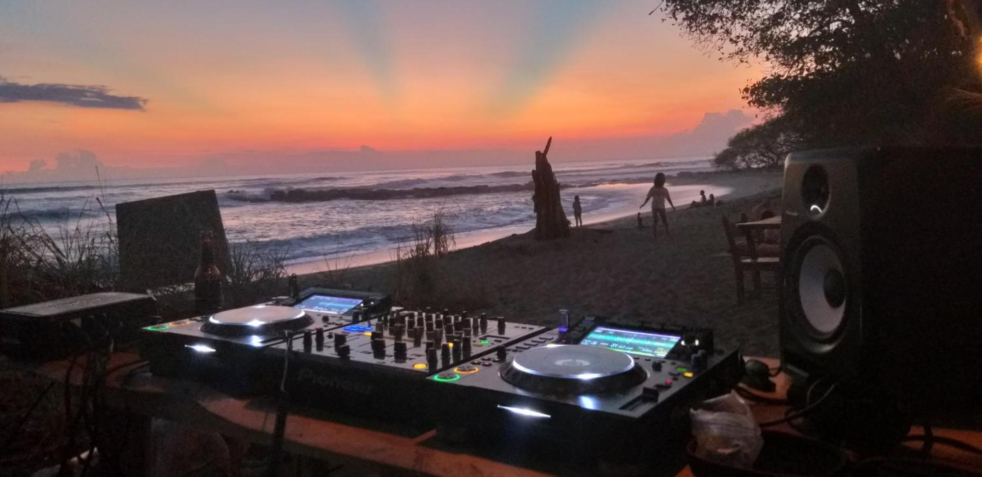 Ranchos Itauna * Playa Santa Teresa (Puntarenas)