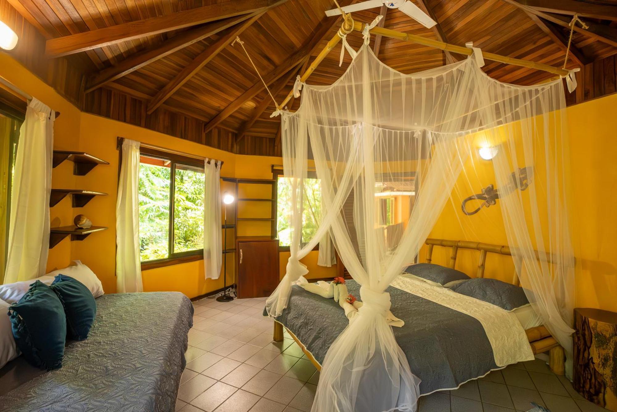 Ranchos Itauna Lodge Playa Santa Teresa (Puntarenas)