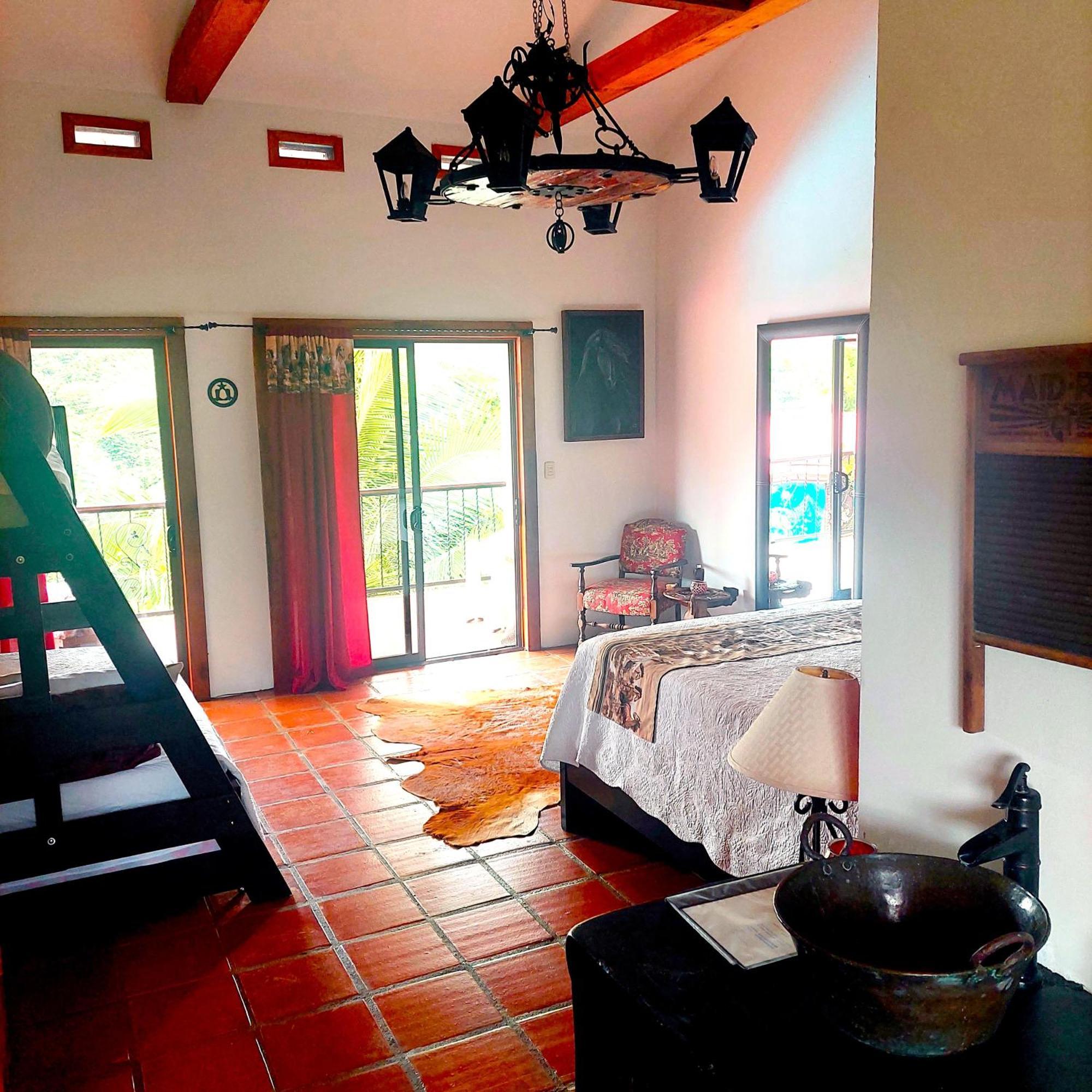 Toucan Lane And Restaurant * Nuevo Arenal