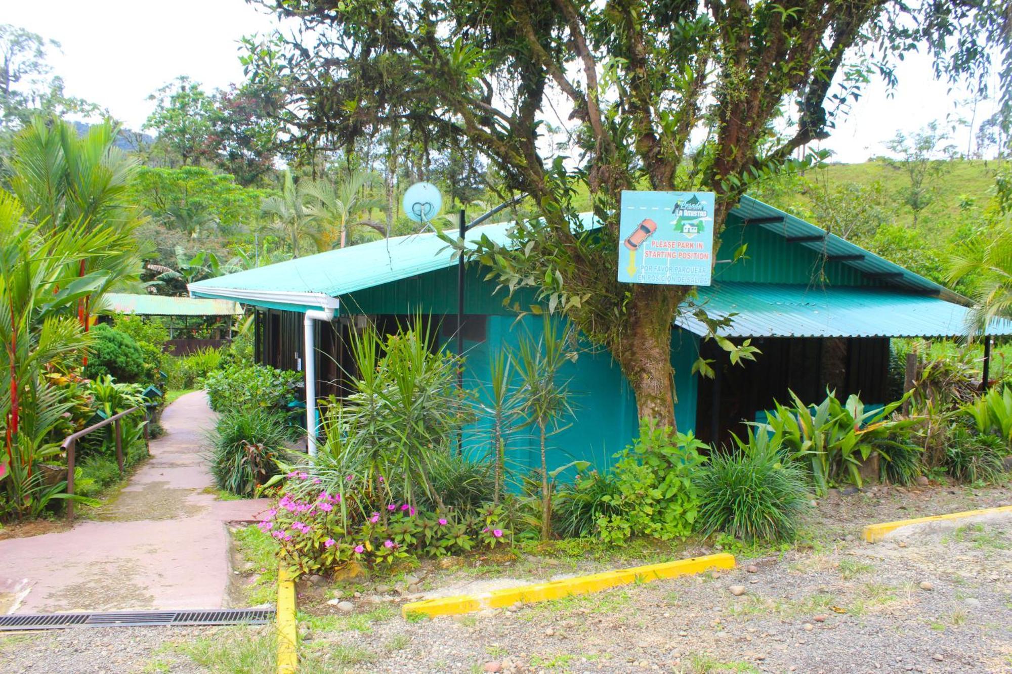 La Amistad Rio Celeste