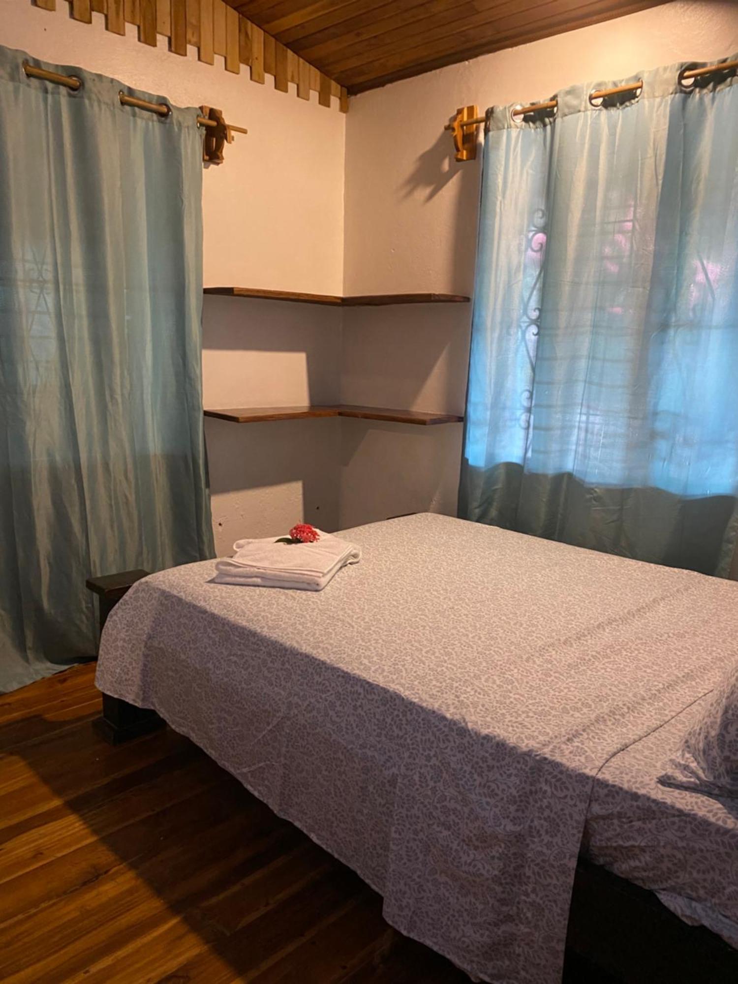Mauras Tropical Mini & Tours Guest house