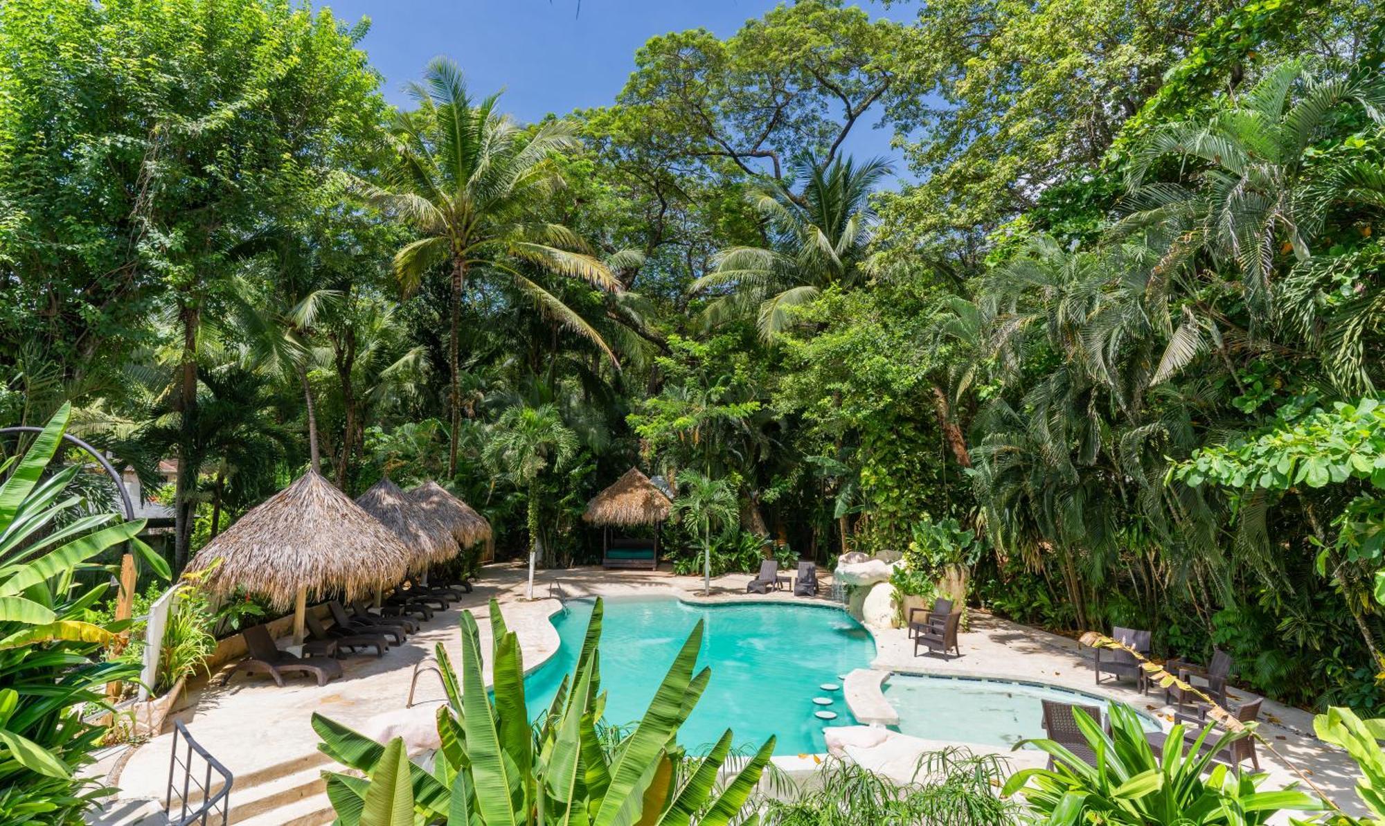 Banana Hotel 3*