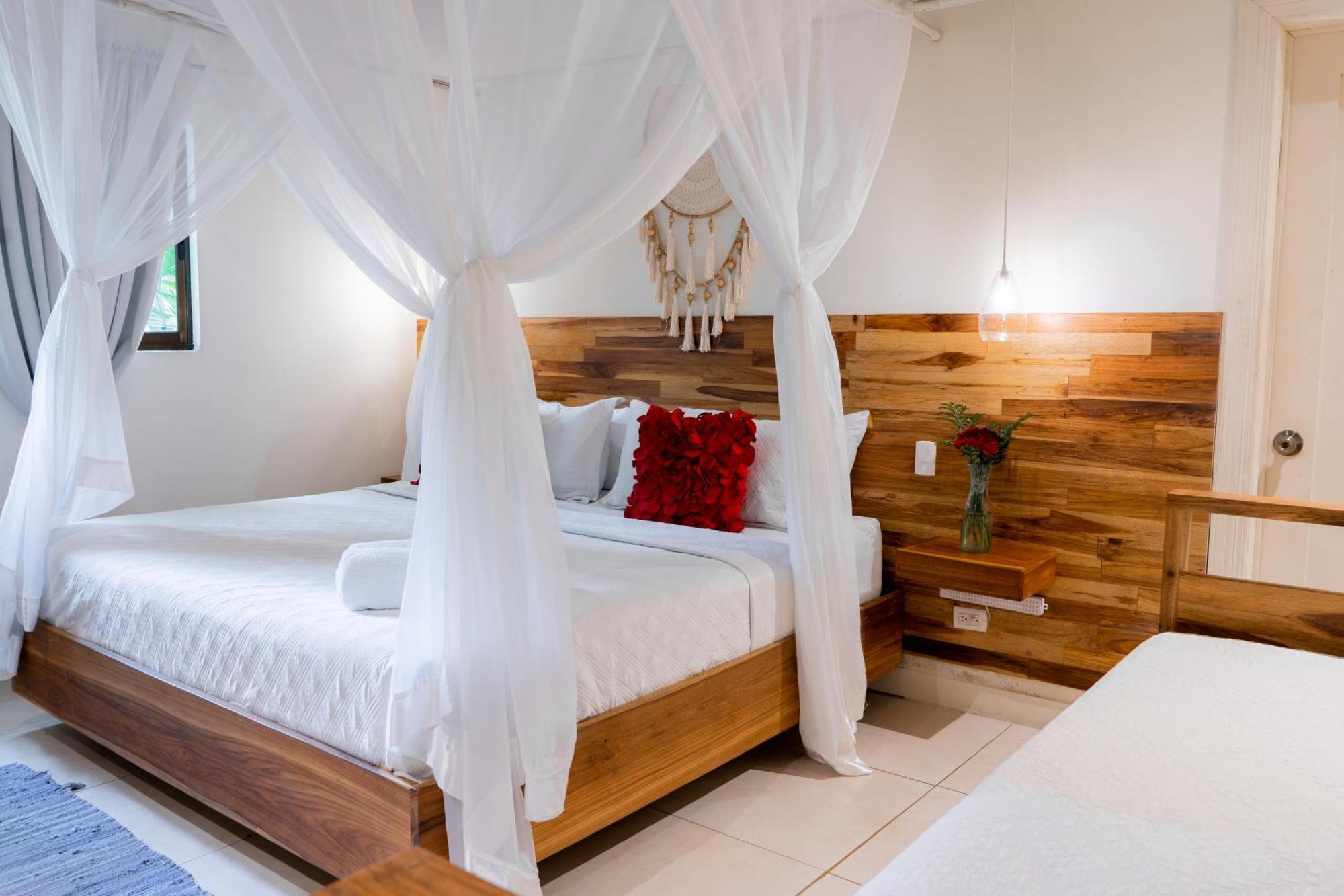 Banana Hotel 3*