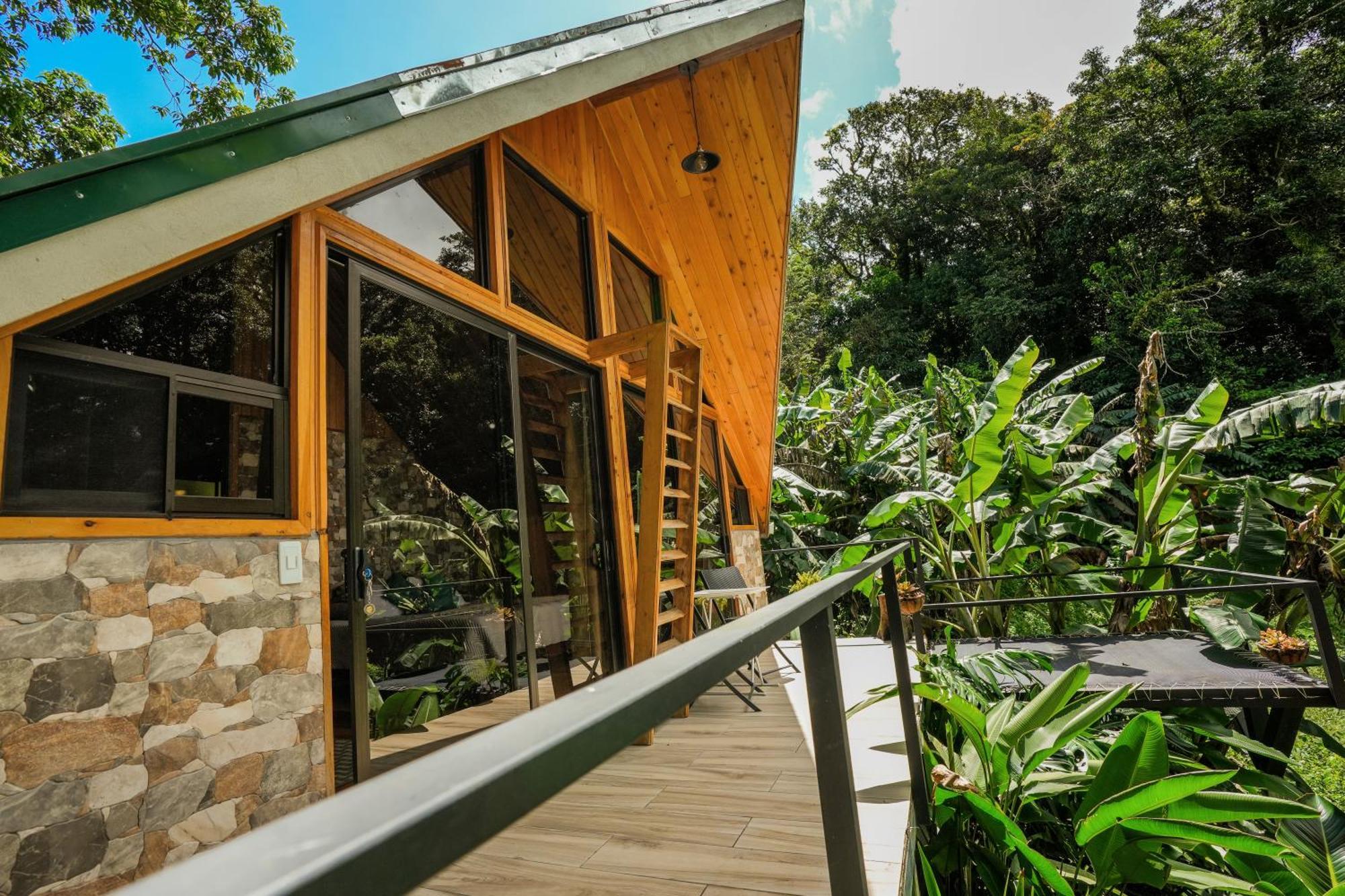 Lodge Tityra
