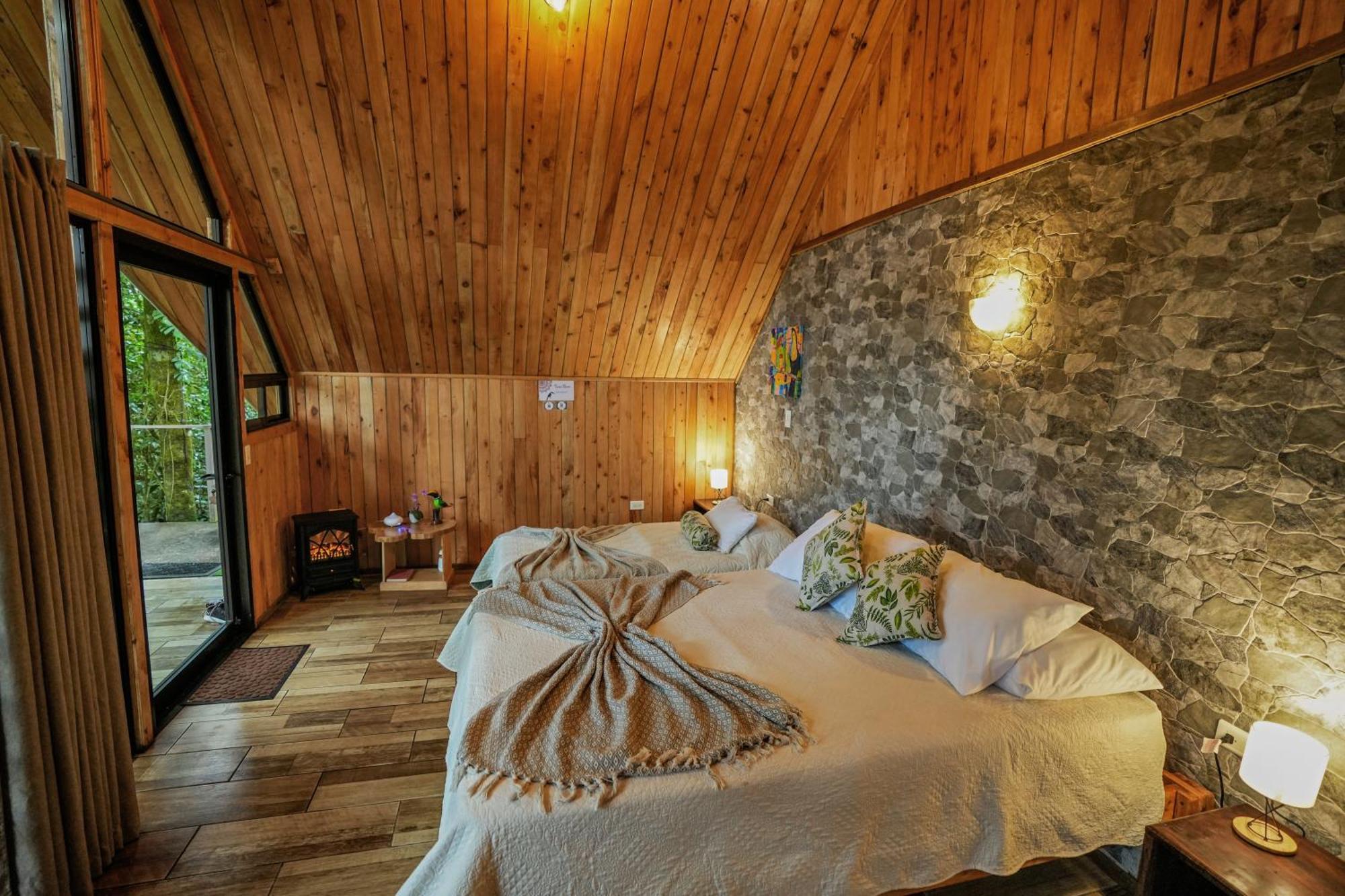 Lodge Tityra *