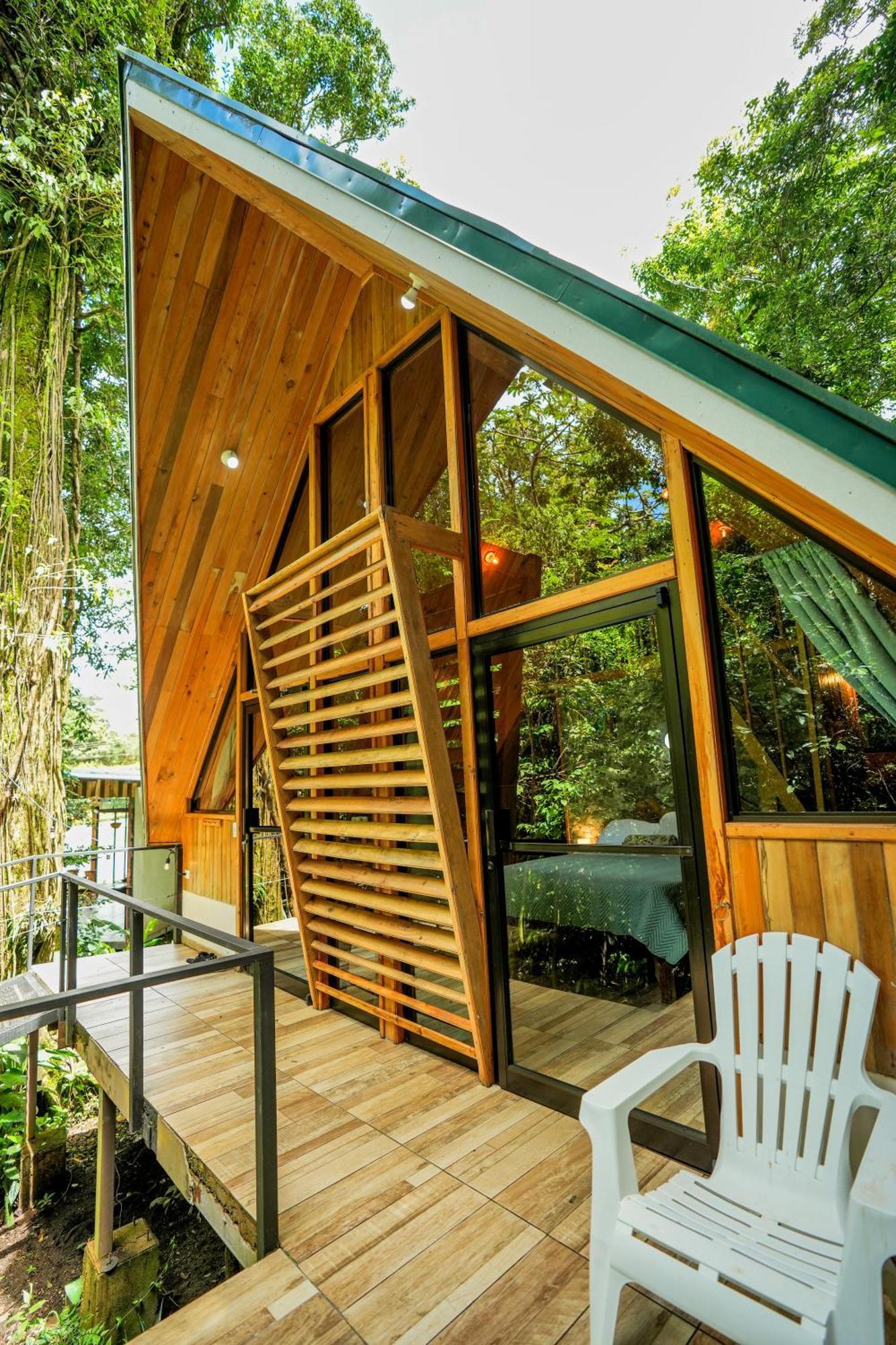 Lodge Tityra *