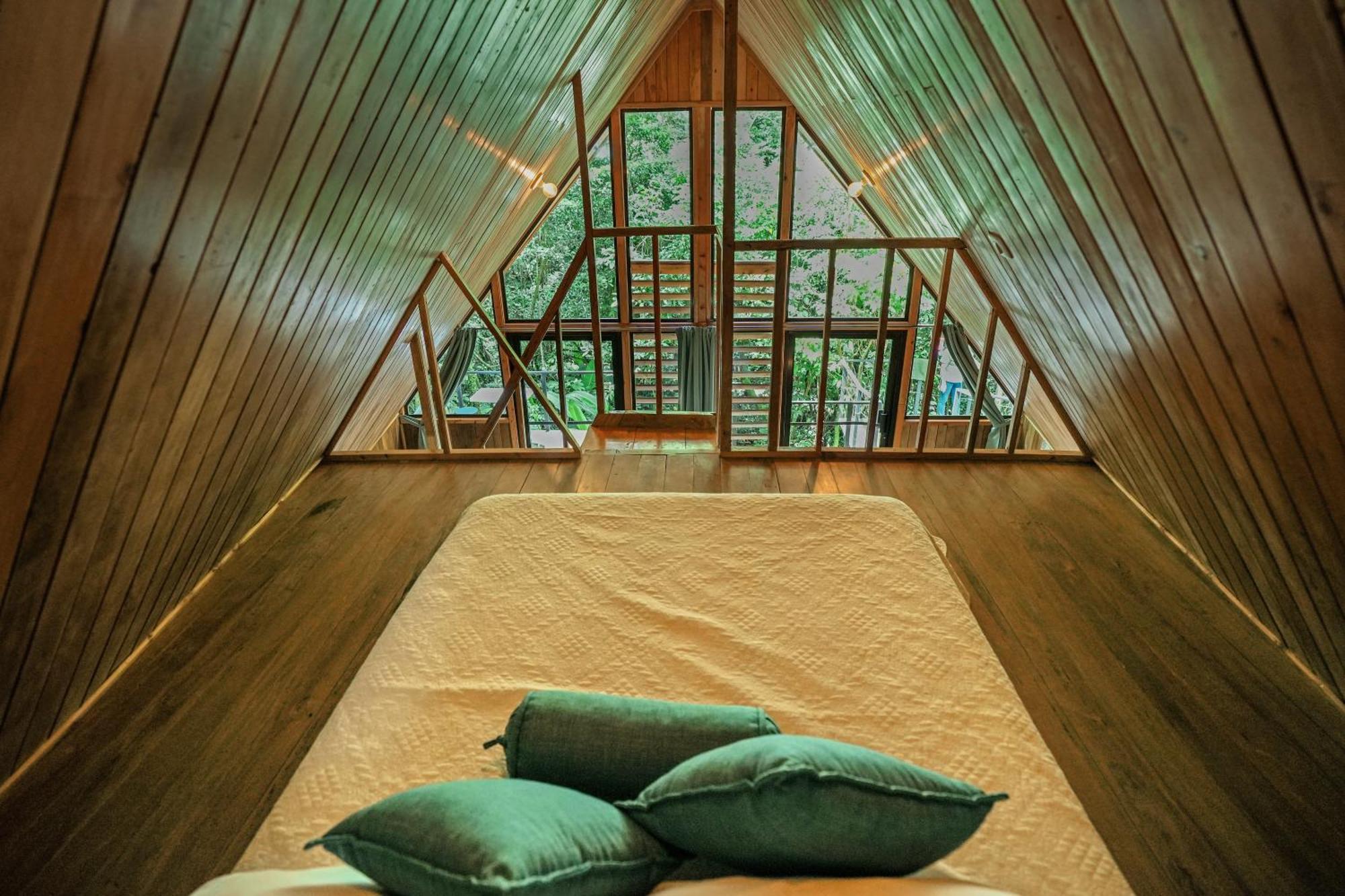 Lodge Tityra