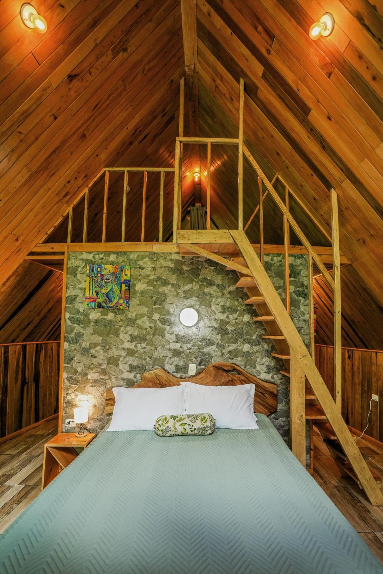 Tityra Lodge *