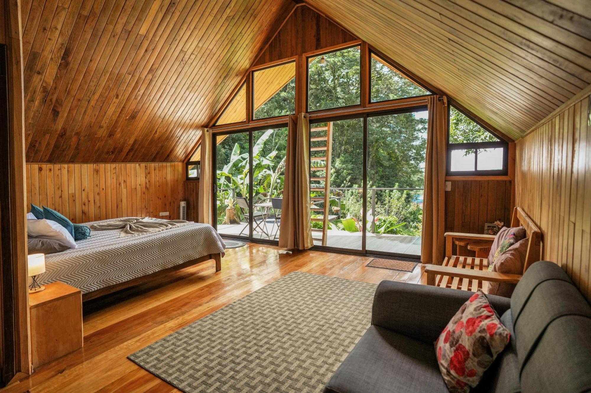 Tityra Lodge *