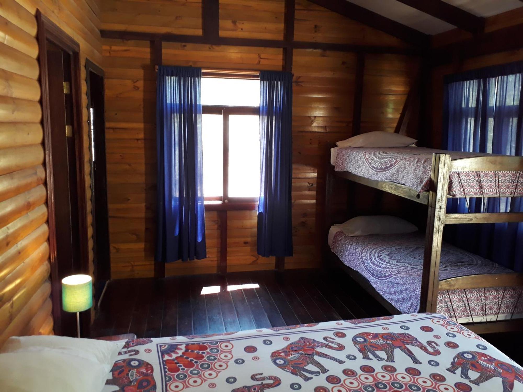 Cabinas La Playa 3*