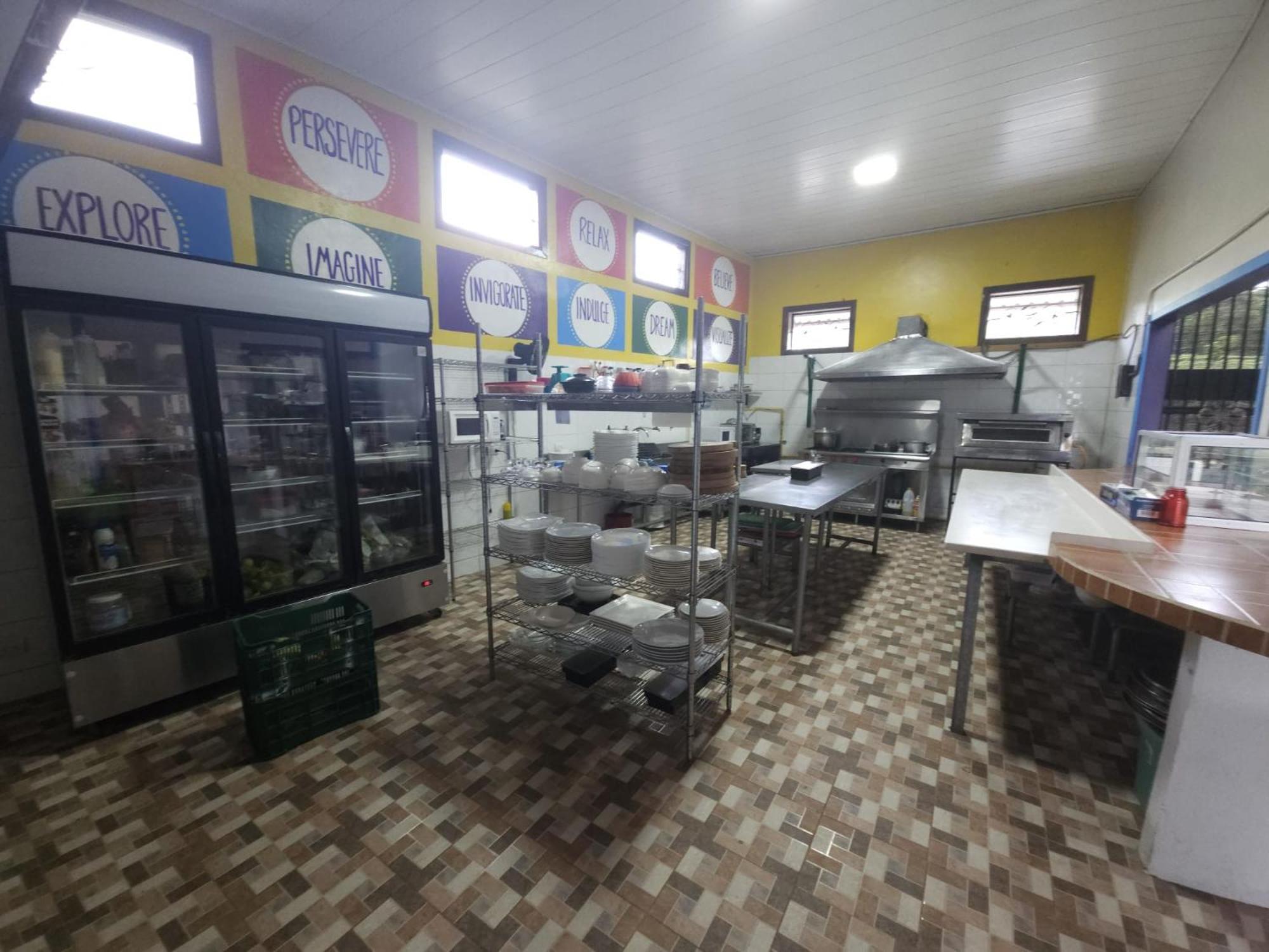 Toucan Lane And Restaurant Hotel