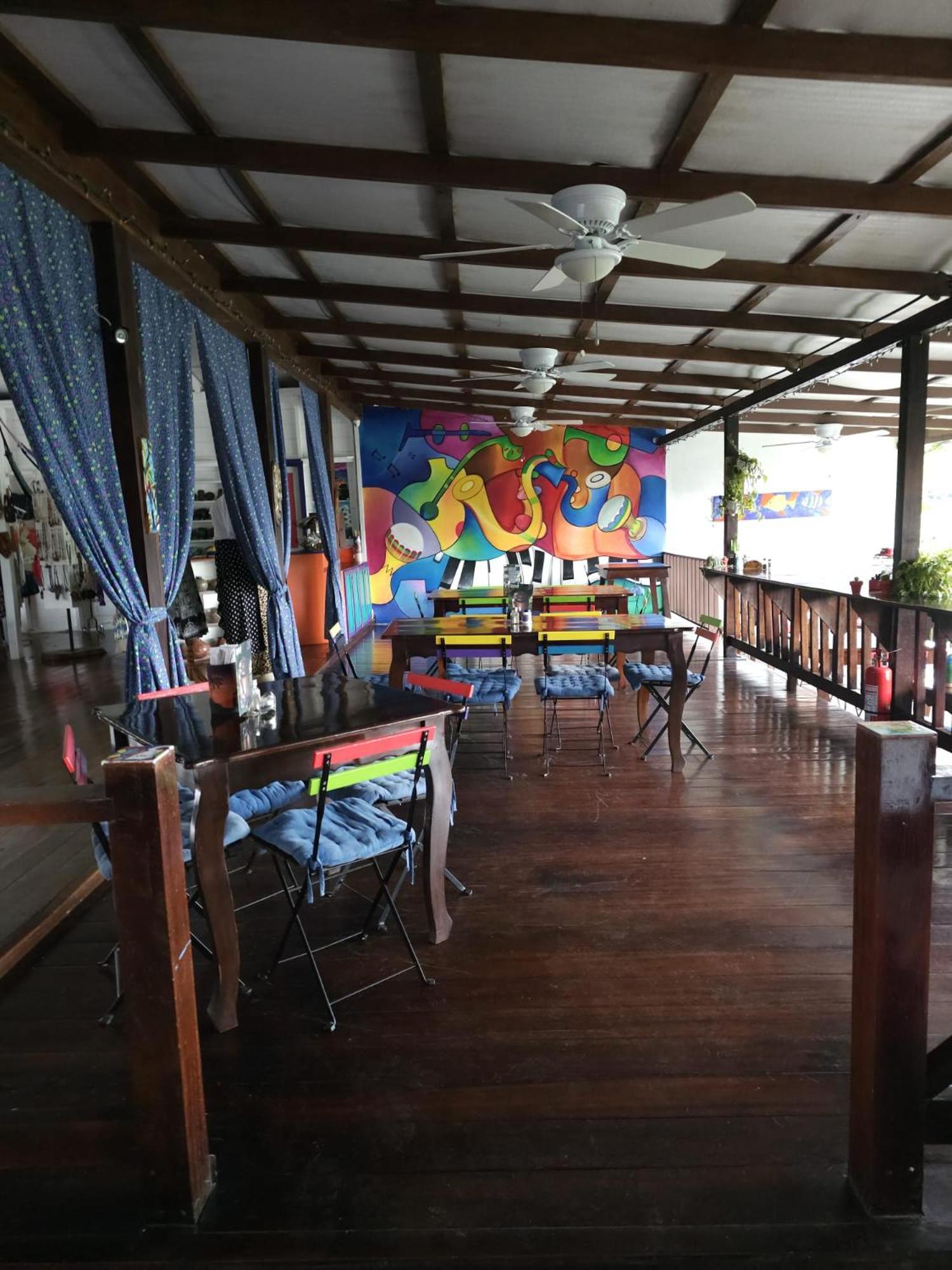 Toucan Lane And Restaurant Hotel *