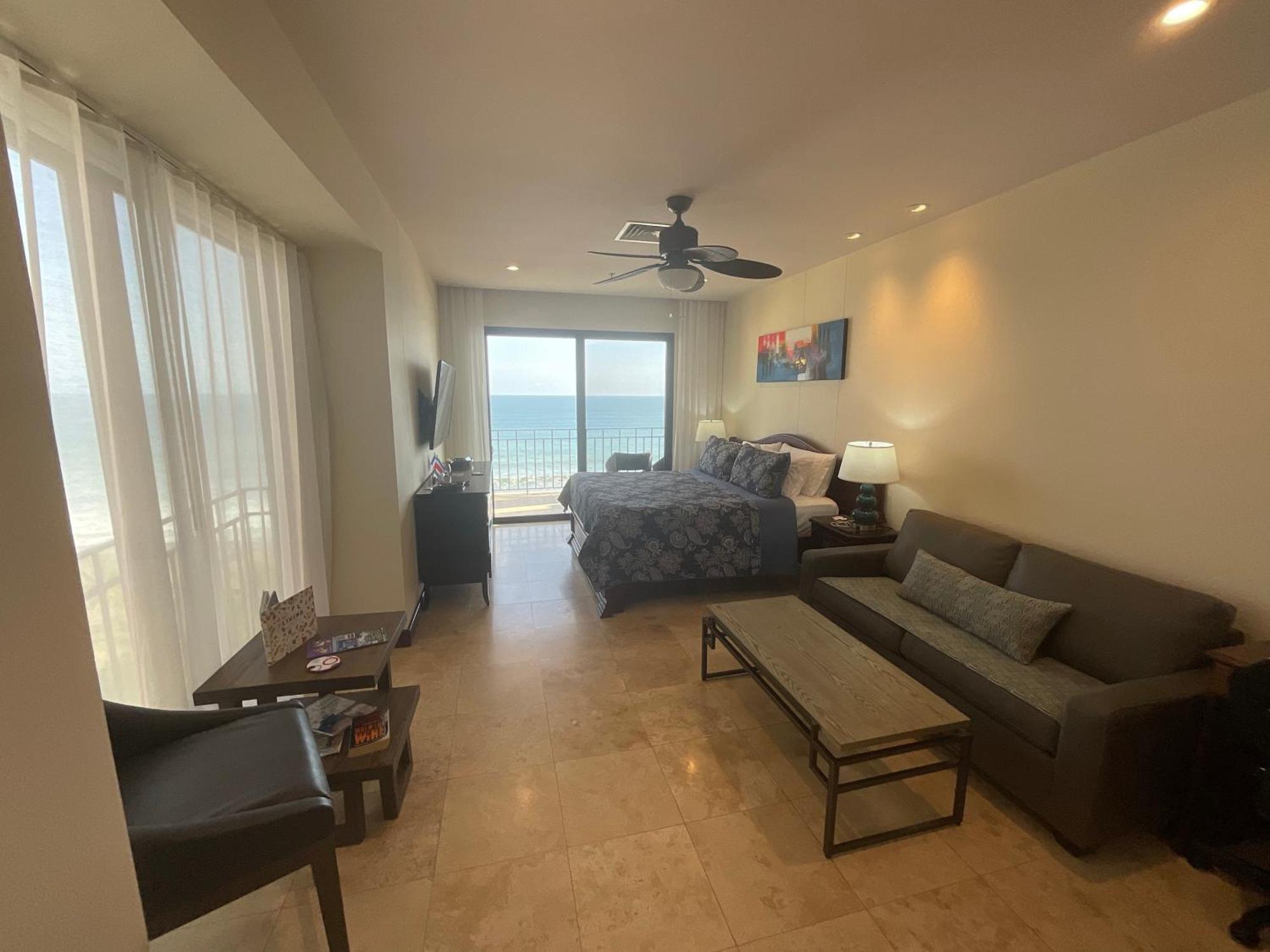 Apartment Oceanfront #1119 In A Luxury