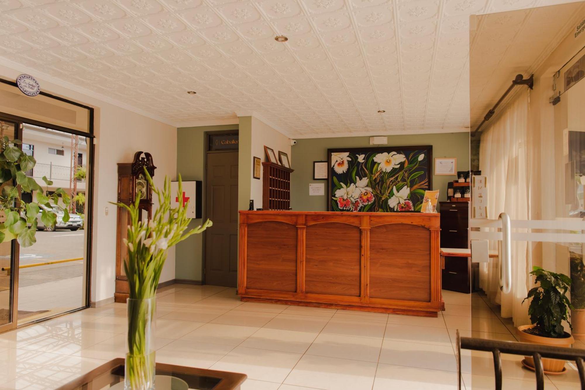Y Restaurante El Guarco Hotel 3*