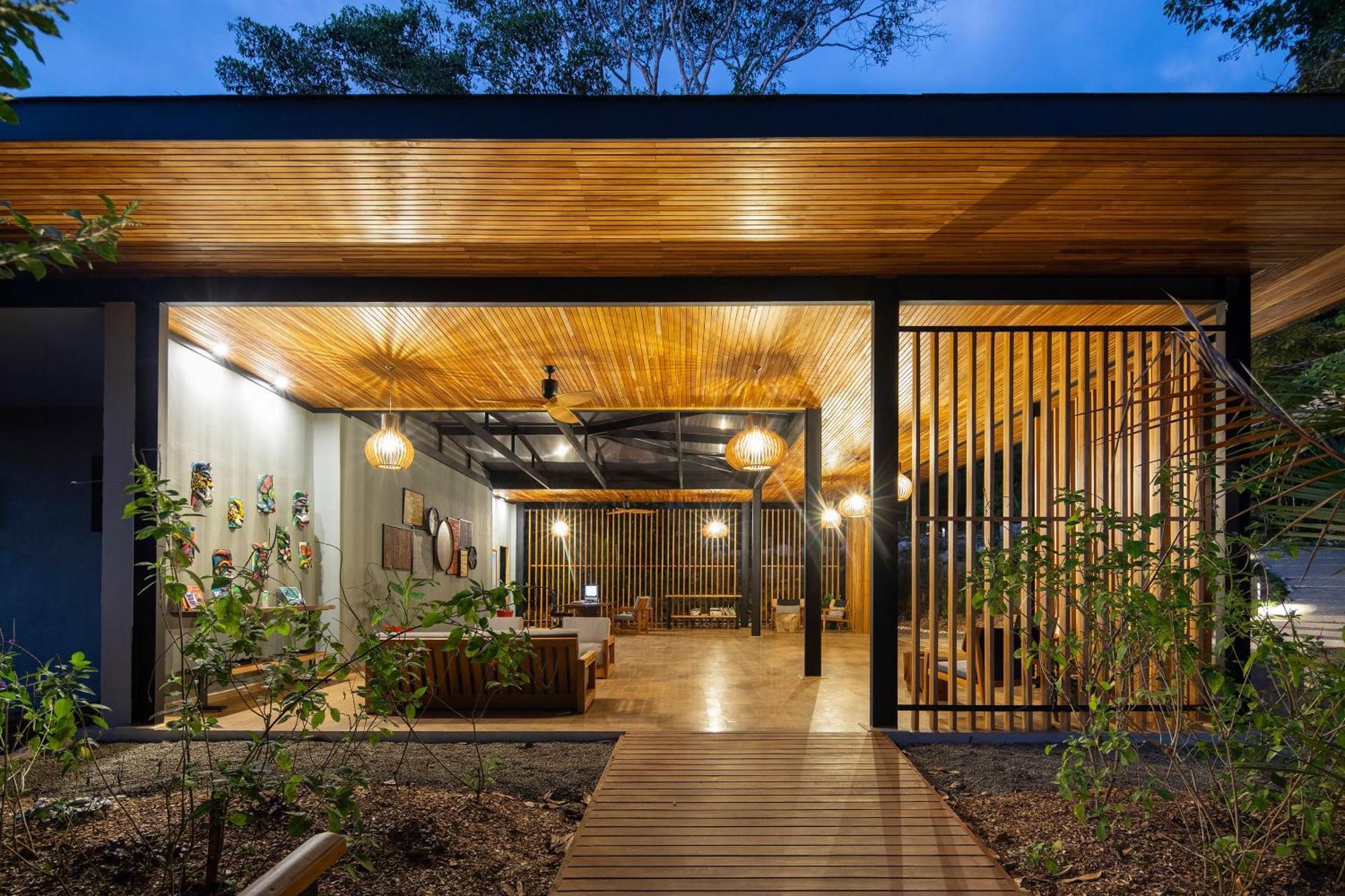 Lodge El Remanso Rainforest *